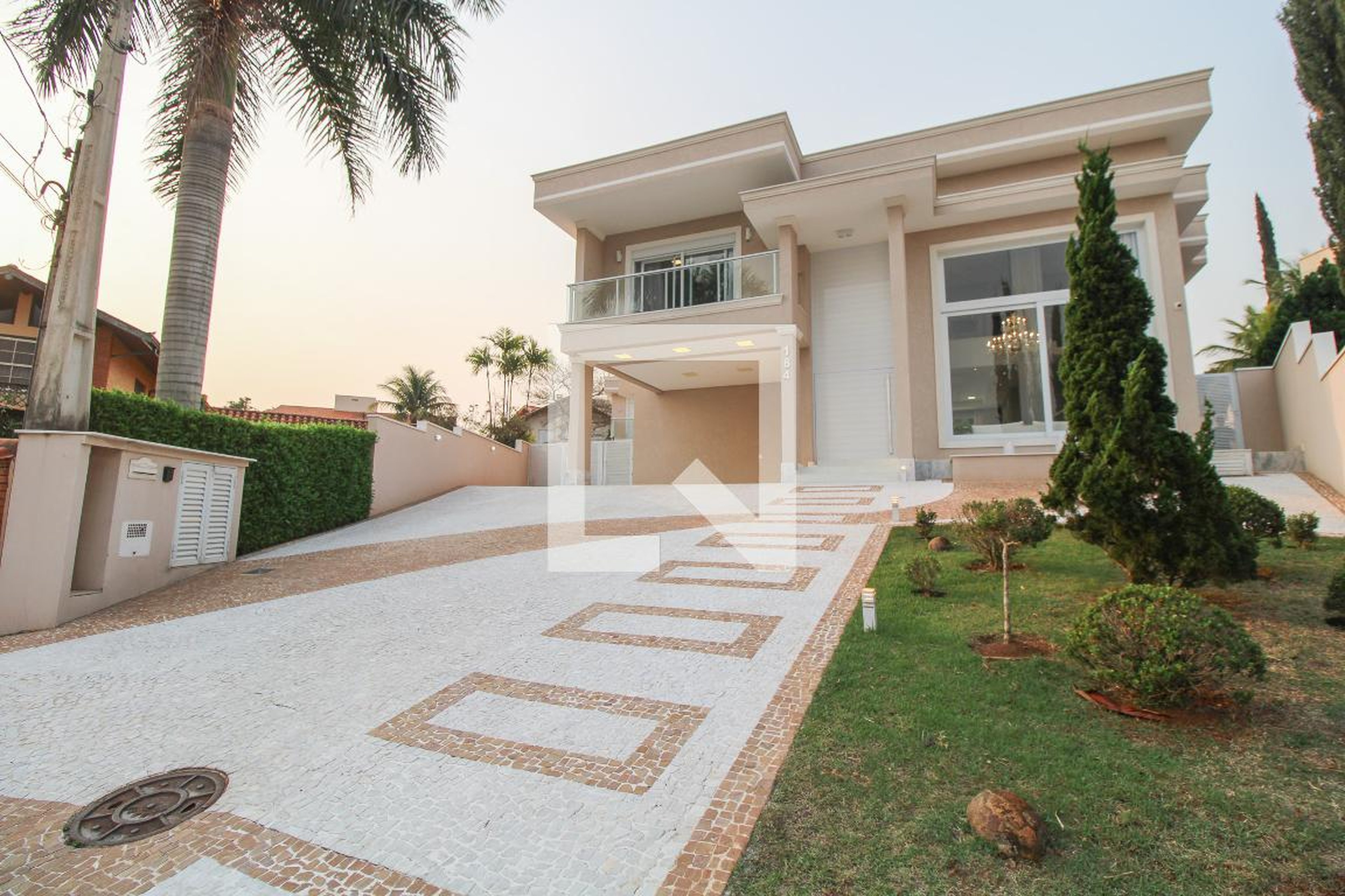 Fachada Condomínio em Rua Dalva Maria Fernandes Pinheiro, 184