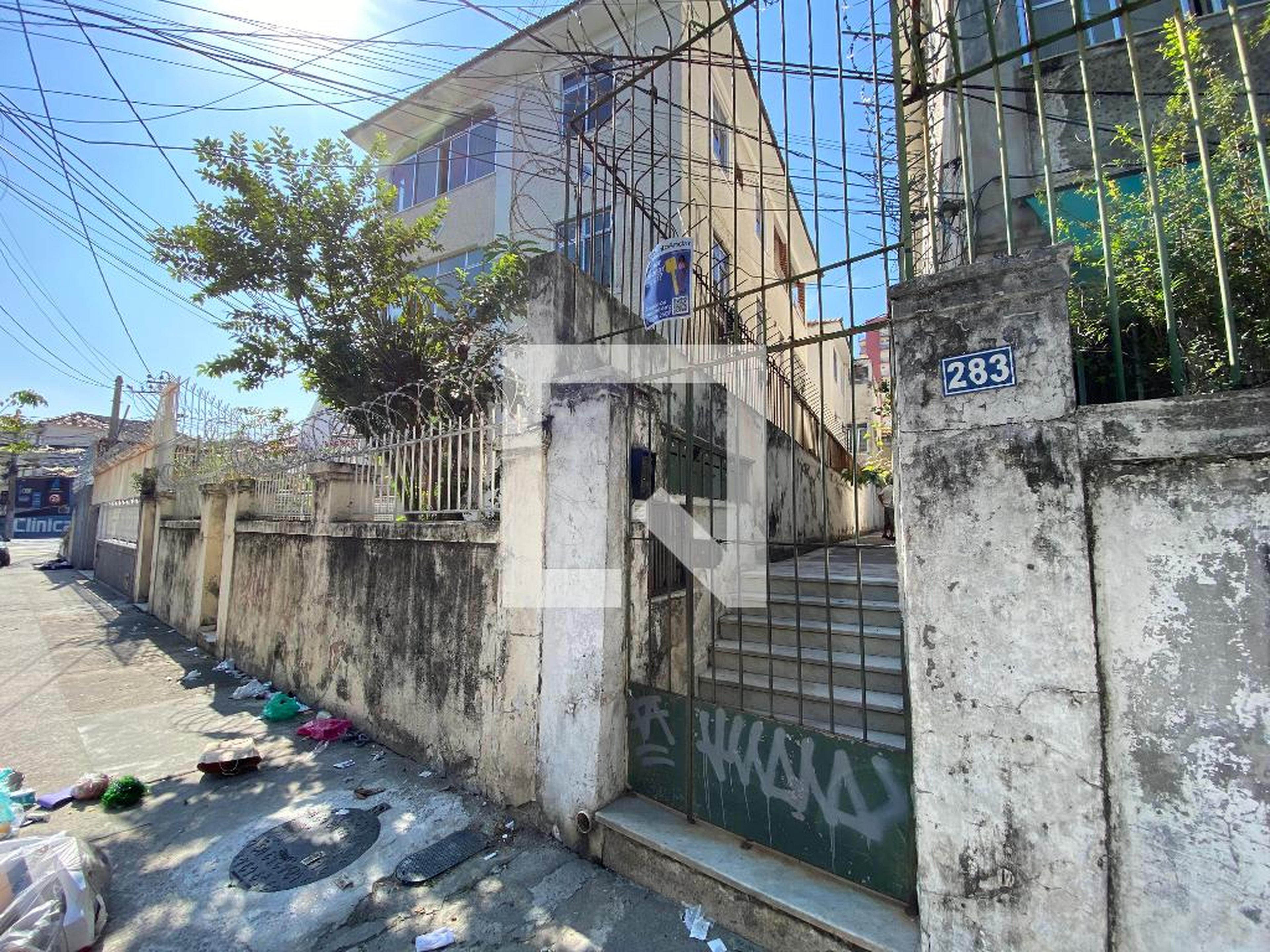 Fachada Condomínio em Rua Gregório Neves, 283