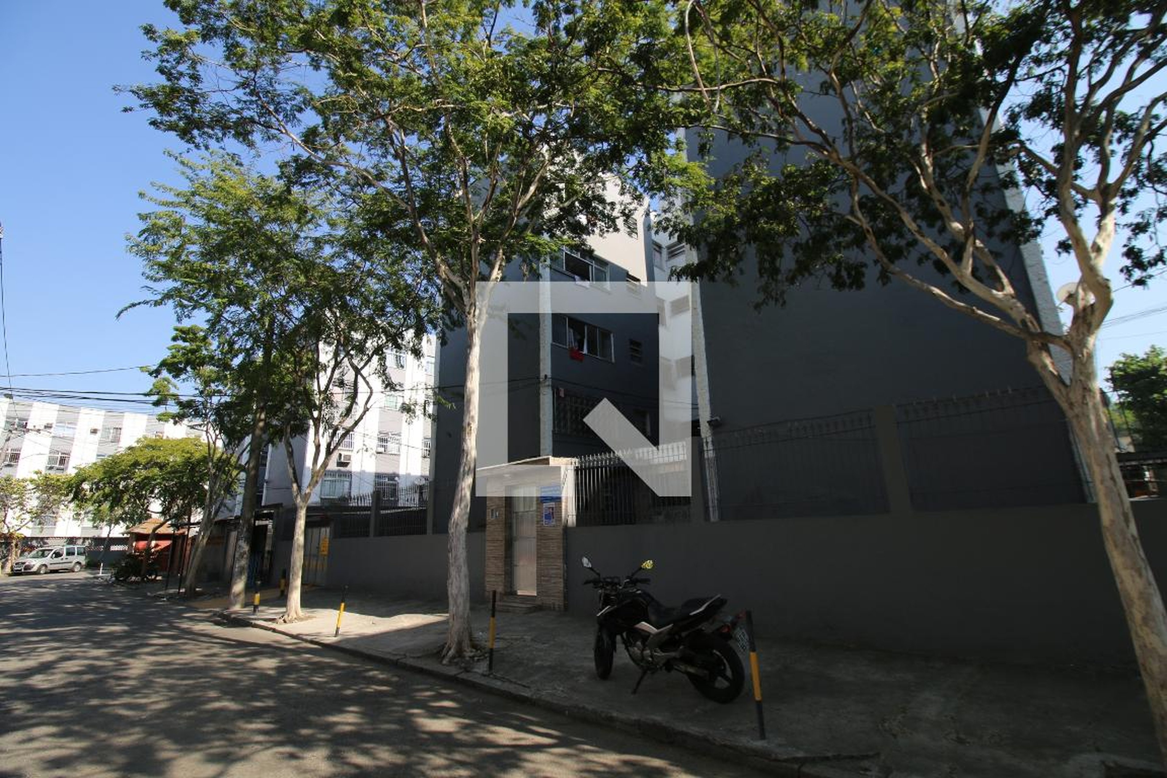 Fachada do Prédio Condomínio em Rua Lagoa Clara, 112