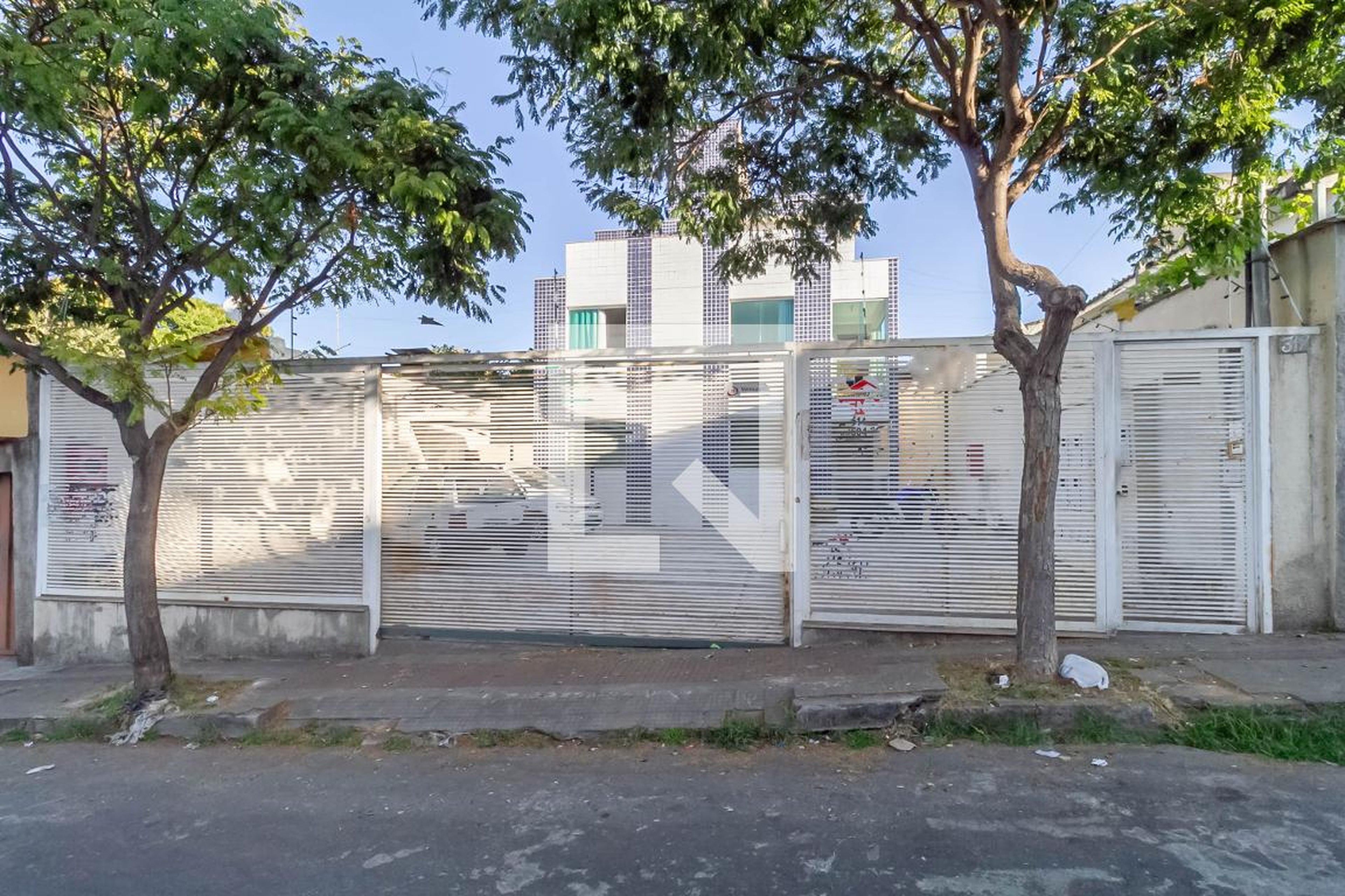 Fachada Condomínio em Rua Alberto de Freitas Ramos, 317