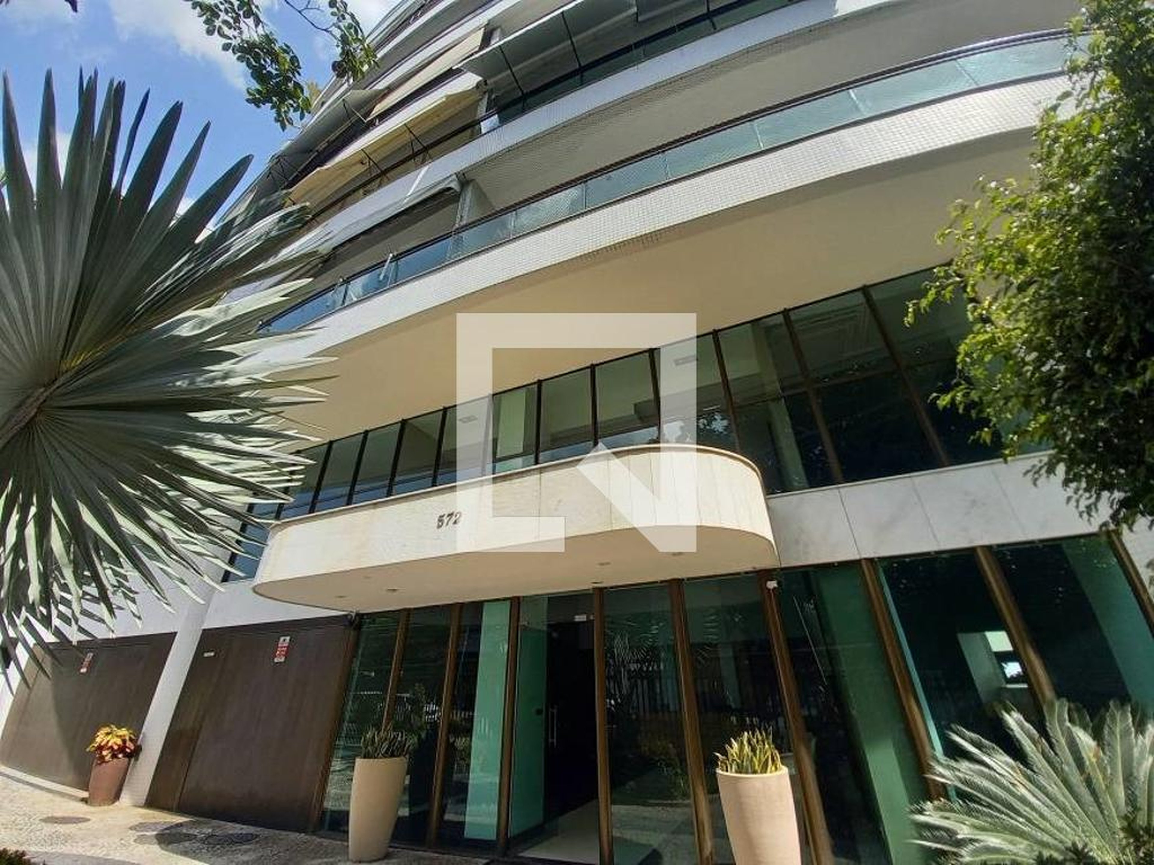 Fachada do Predio Condomínio Maias