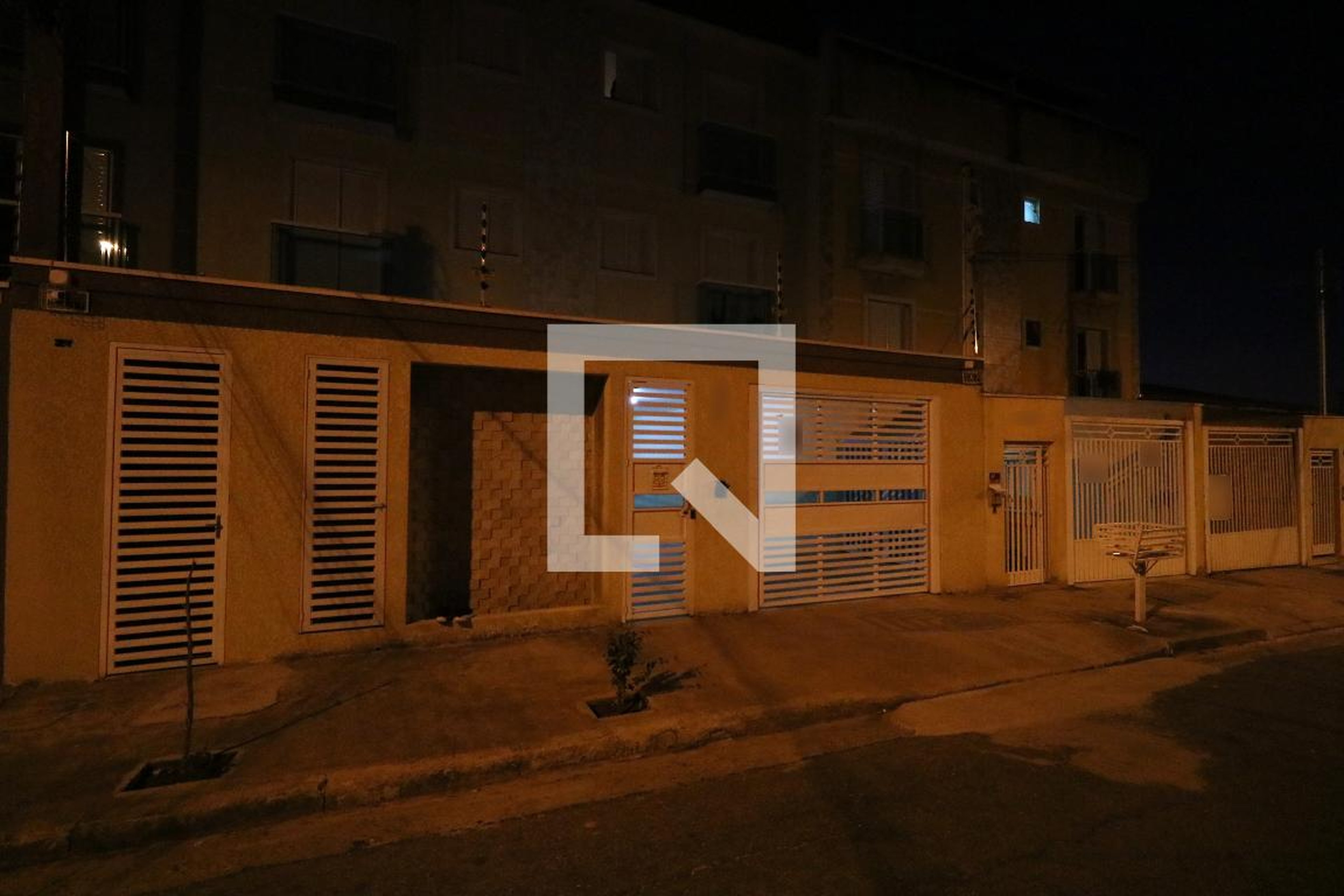 Fachada Condomínio em Rua Dalmácia, 174