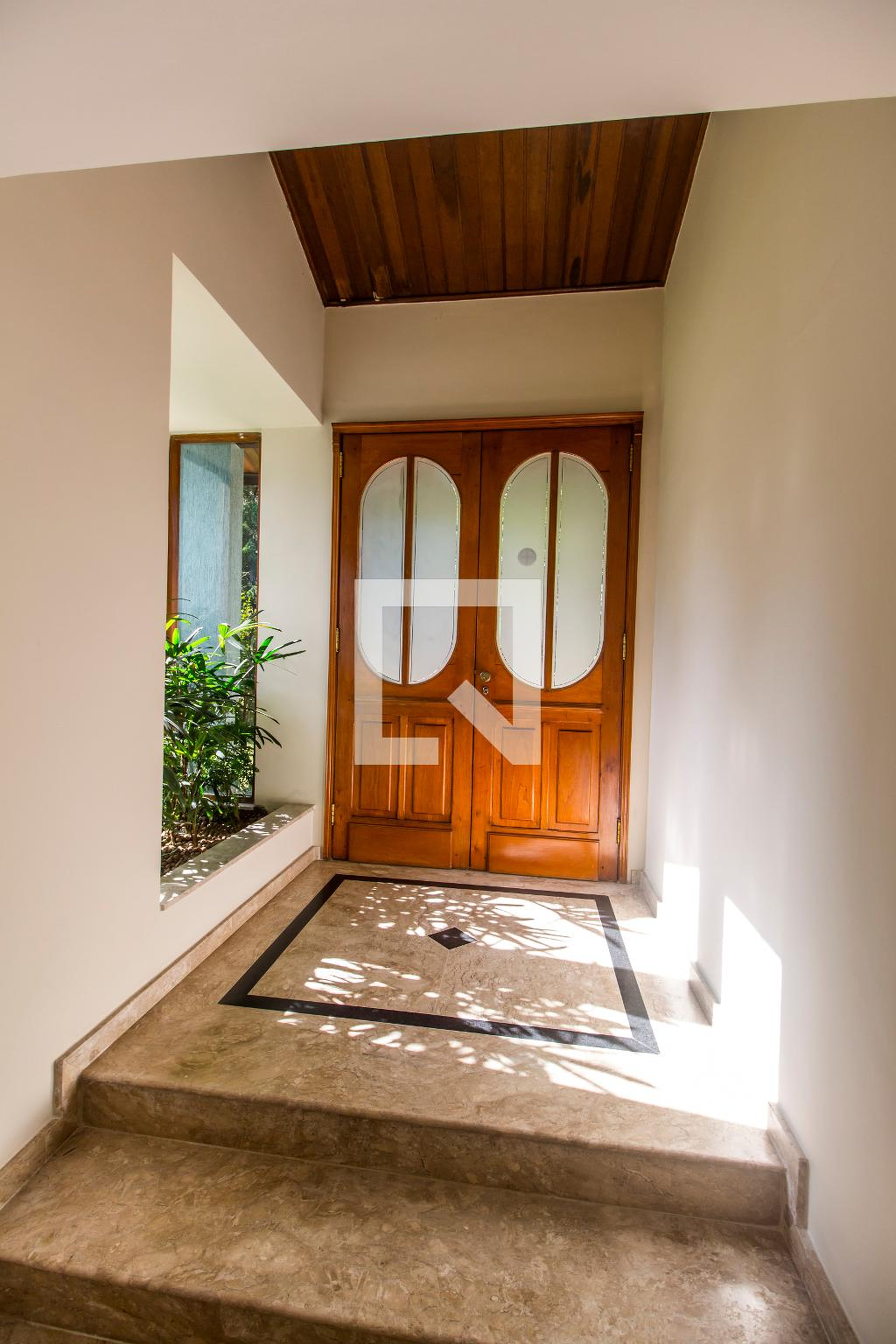 Hall de entrada Condomínio em Alameda Maracatins, 237