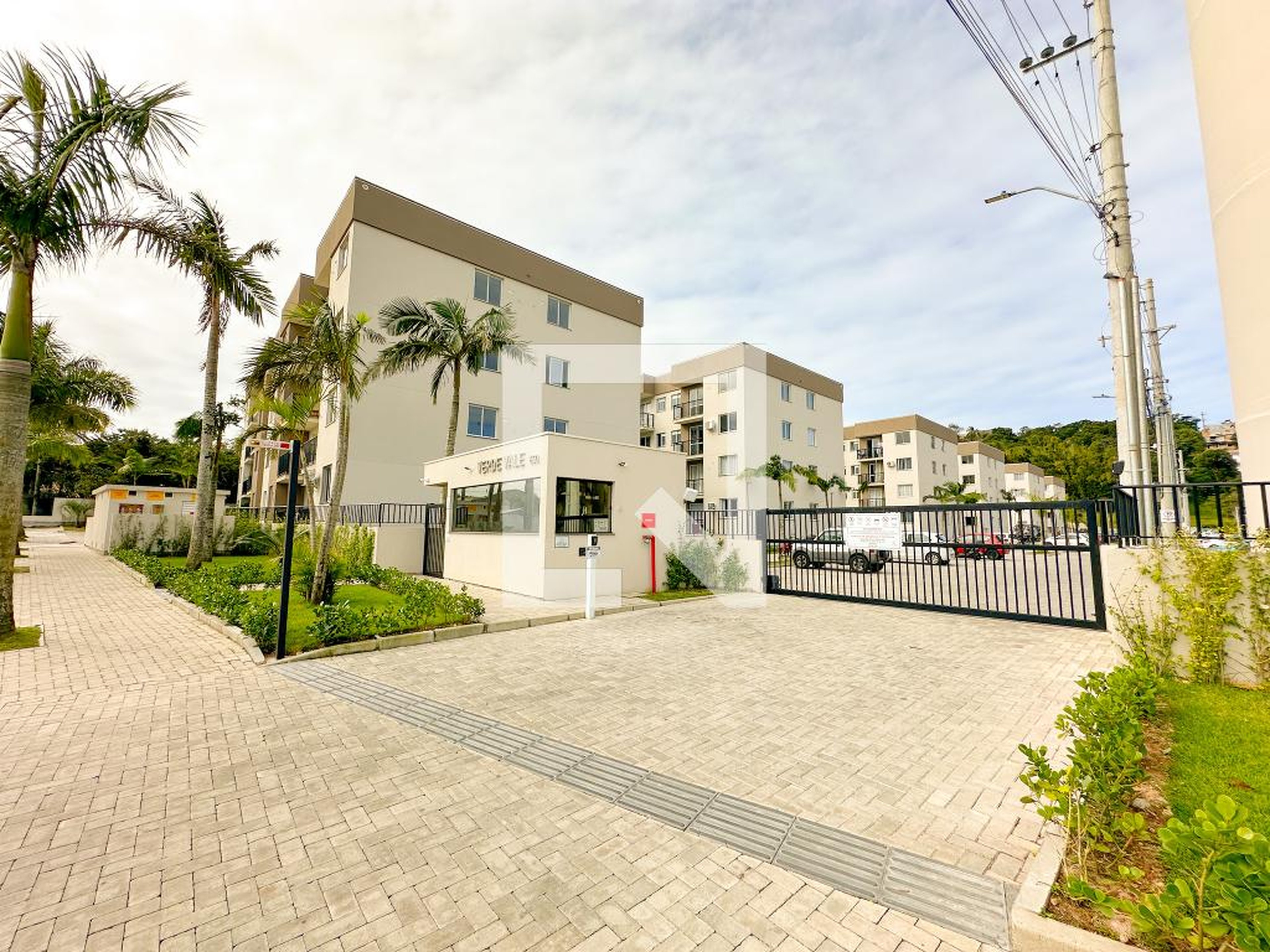 Fachada Condomínio em Estrada Anarolina Silveira Santos, 136