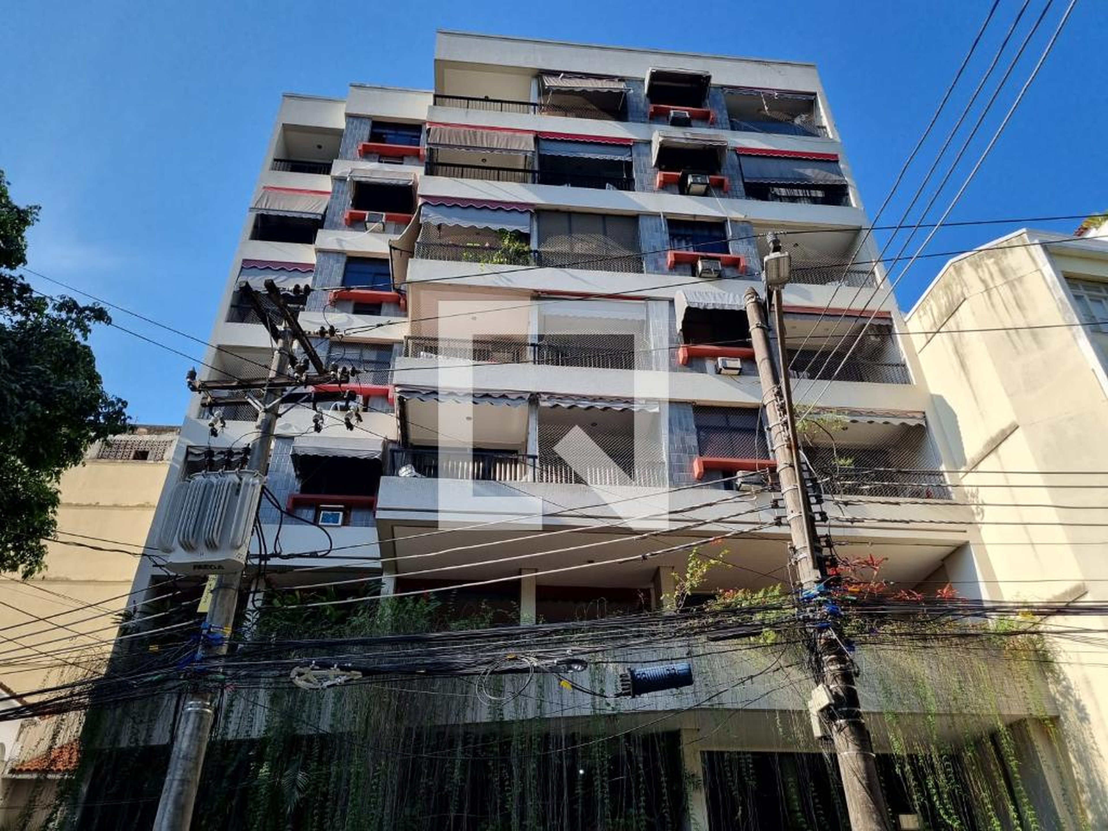 Fachada Condomínio em Rua Alves de Brito, 15