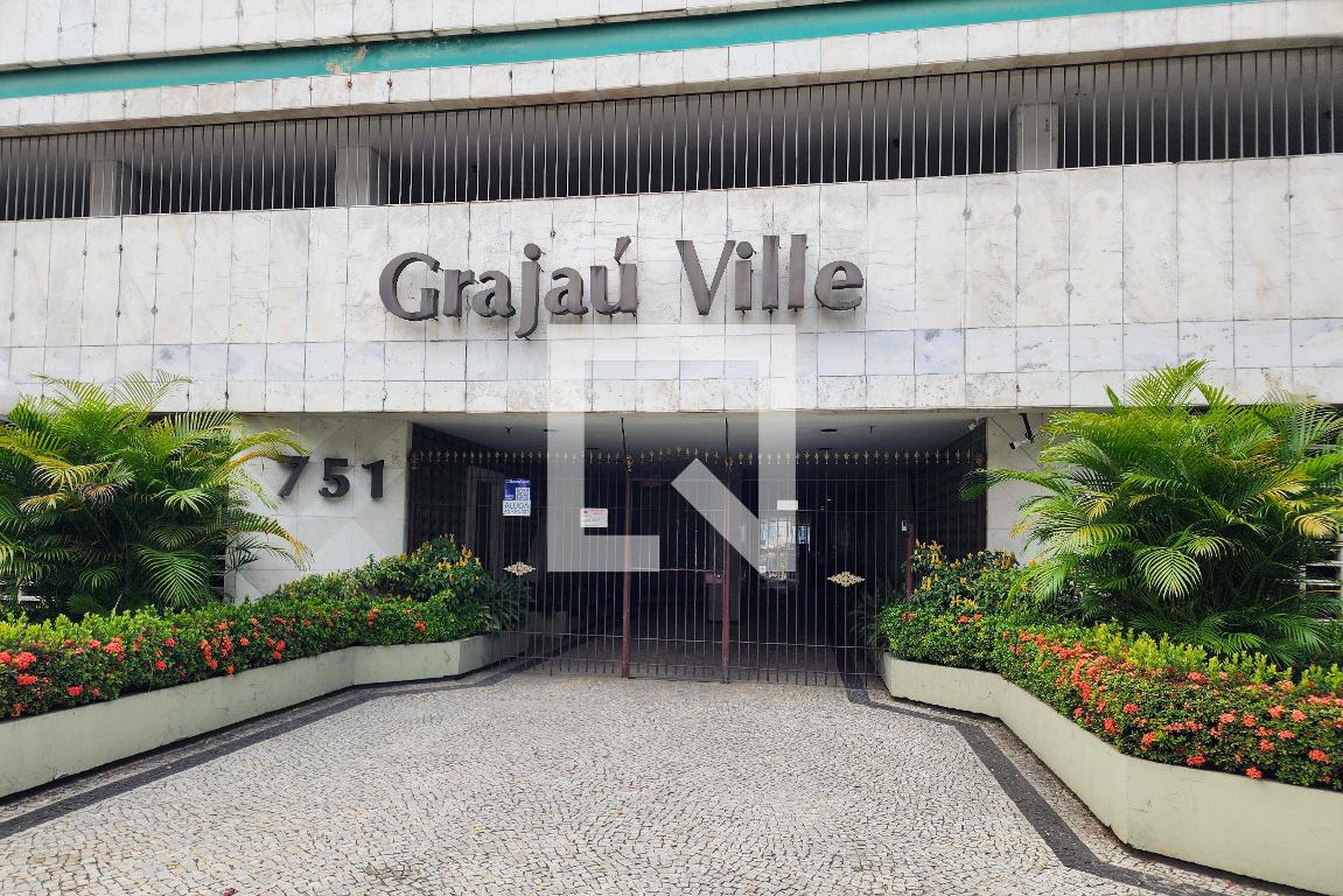 Fachada do Condomínio Edifício Grajaú Ville