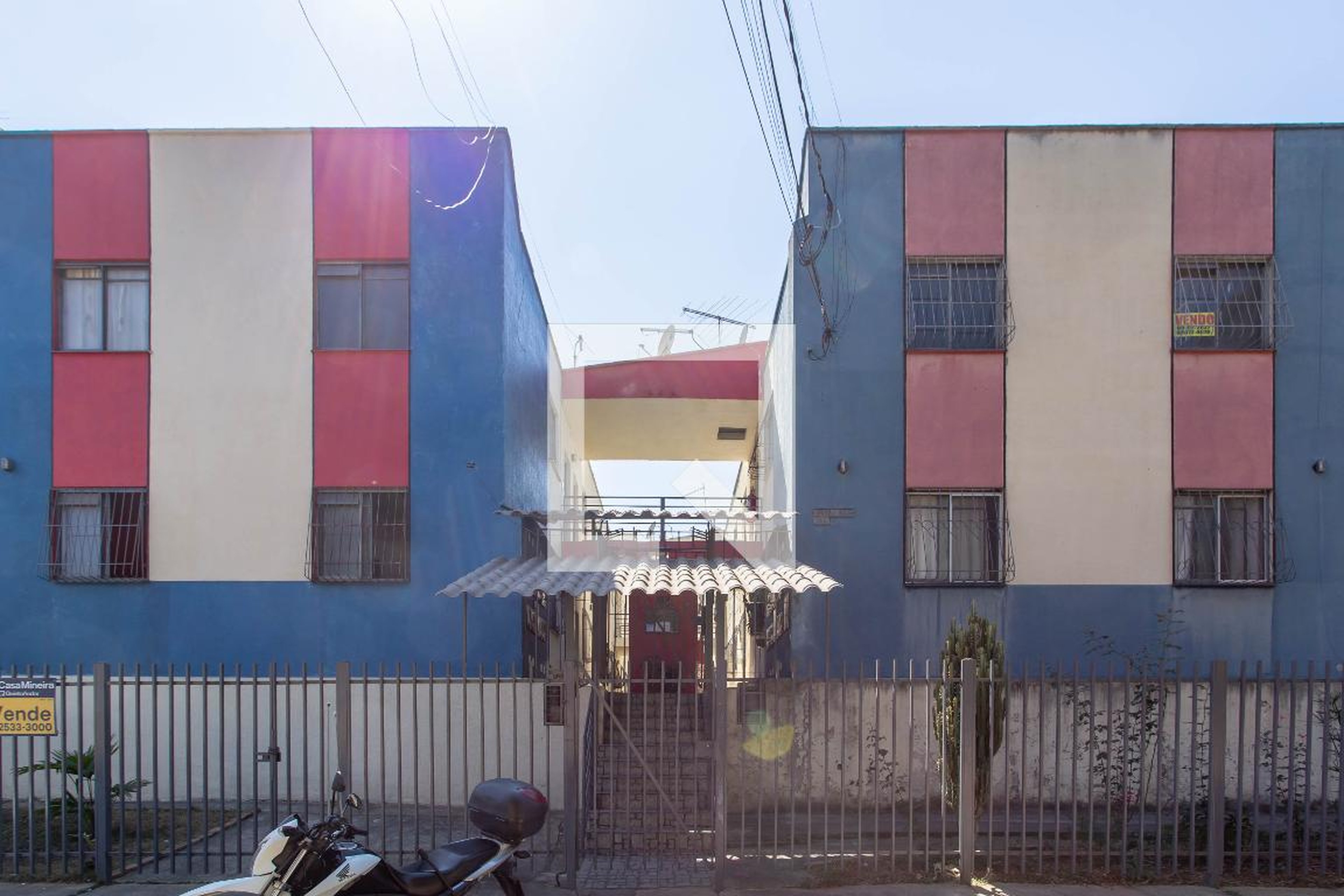 Fachada Condomínio em Rua Wolney Belém Botelho, 136