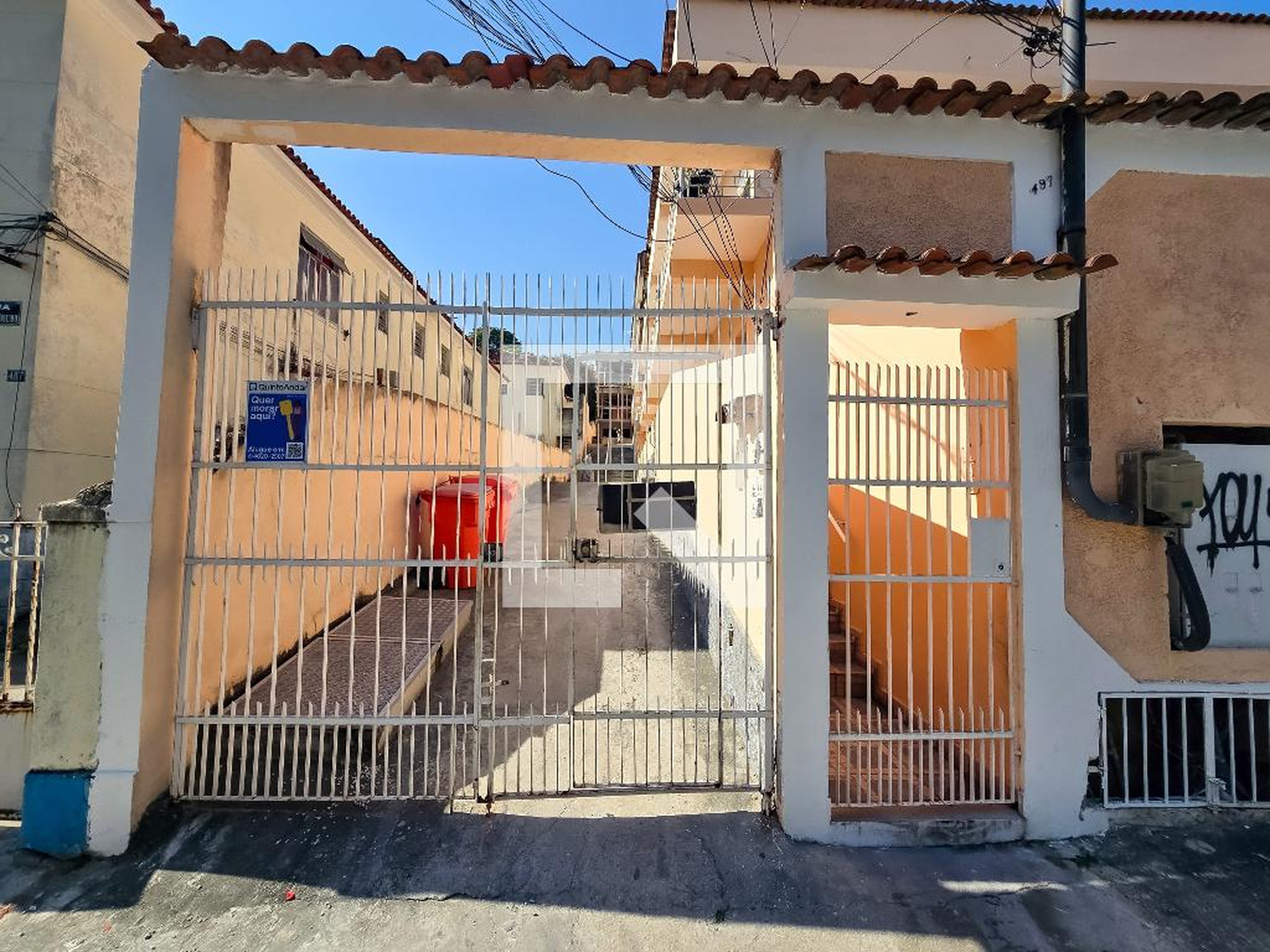 Fachada do Condomínio Condomínio em Rua Eulina Ribeiro, 497