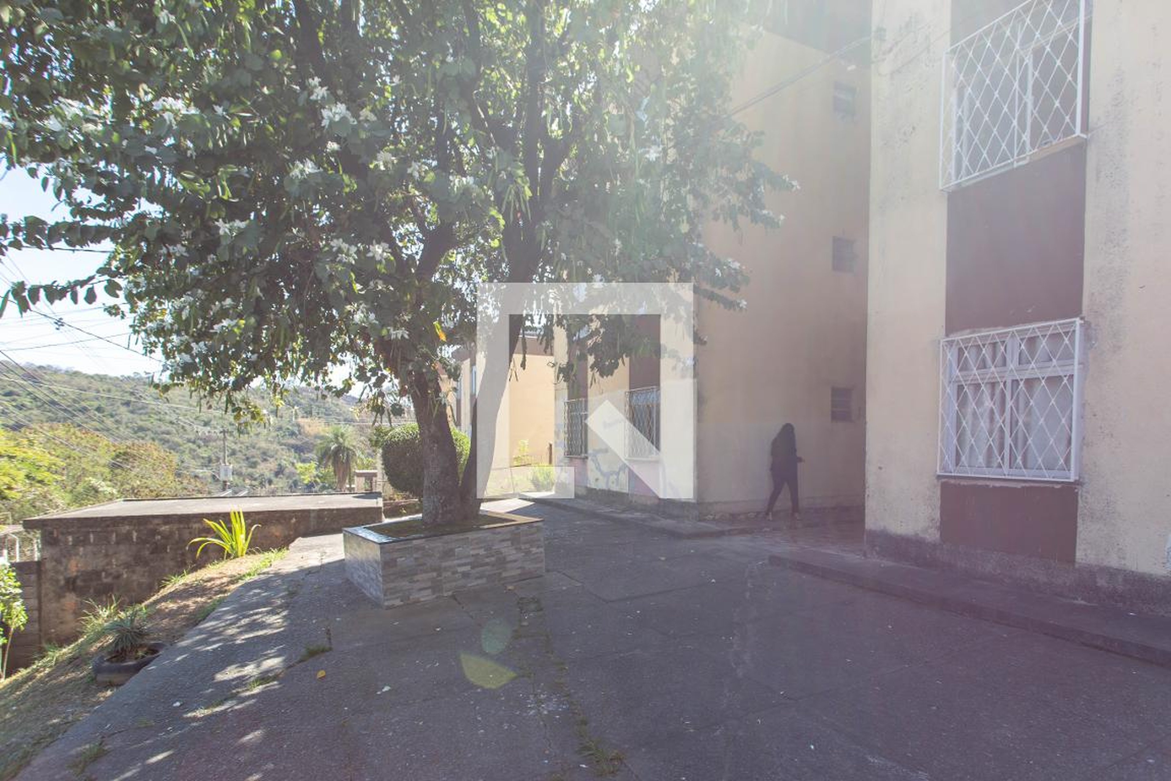 Fachada Condomínio em Rua Serra da Moeda, 181