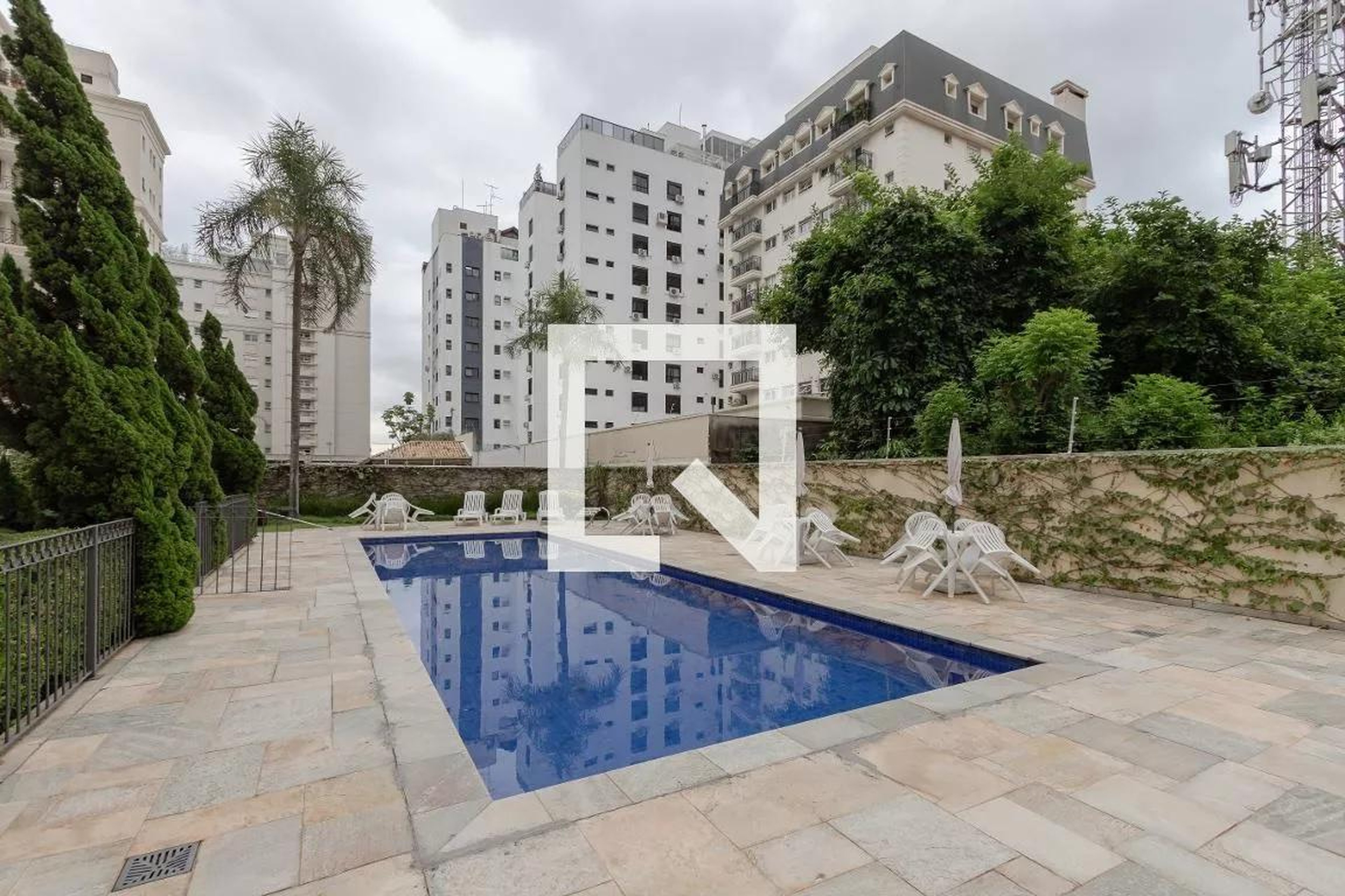 Piscina - Edifício Petit Paris