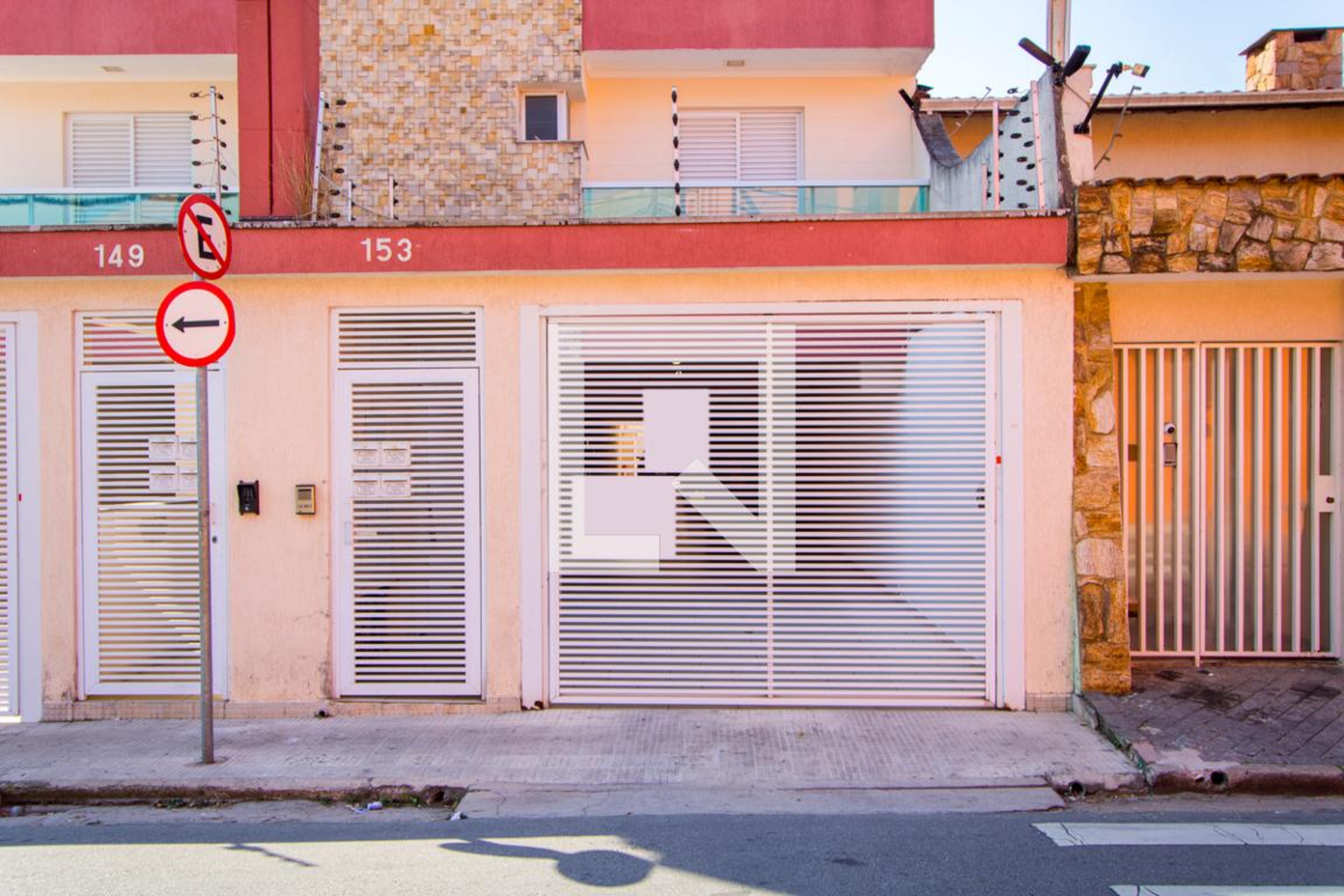 Fachada Condomínio em Rua Fernando de Mascarenhas, 153