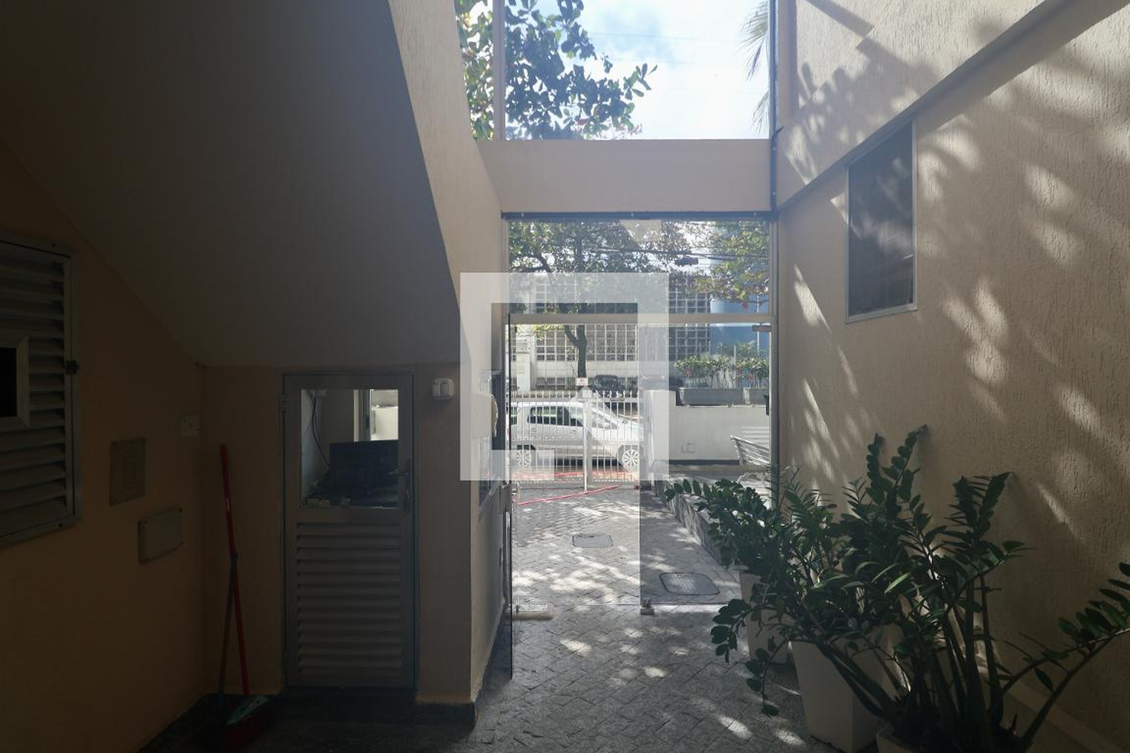 Fachada Condomínio em Rua Silvio Daige, 265