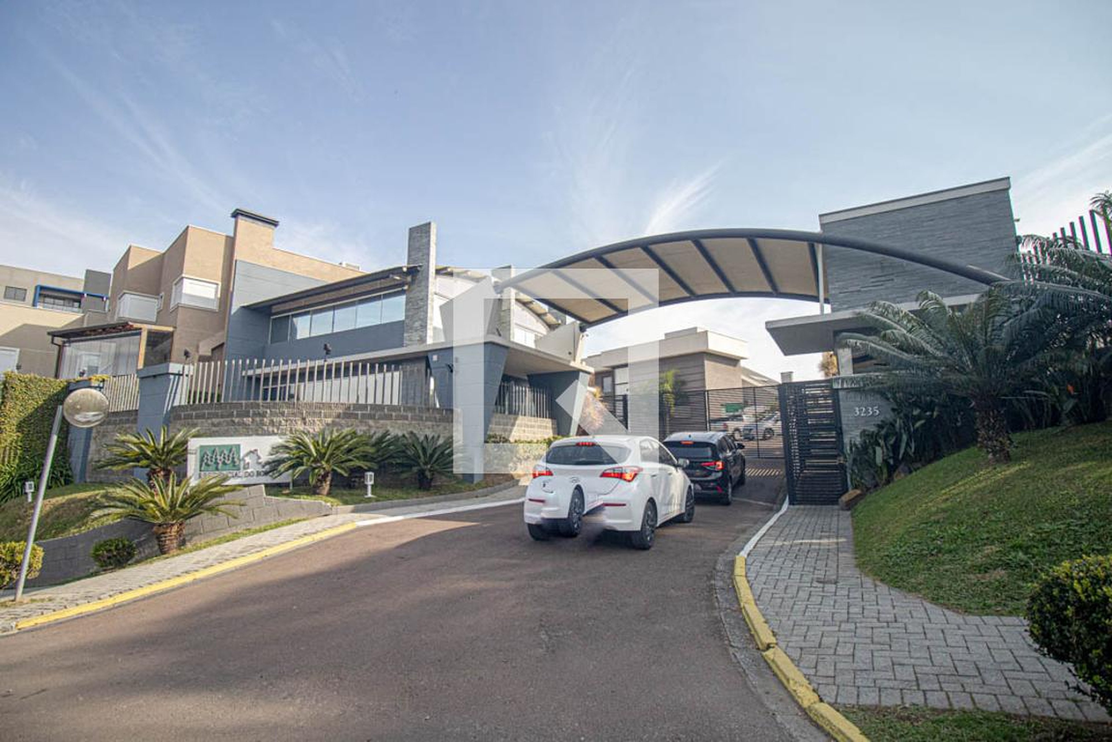 Fachada Condomínio em Rua Luiz Ronaldo Canalli, 3235