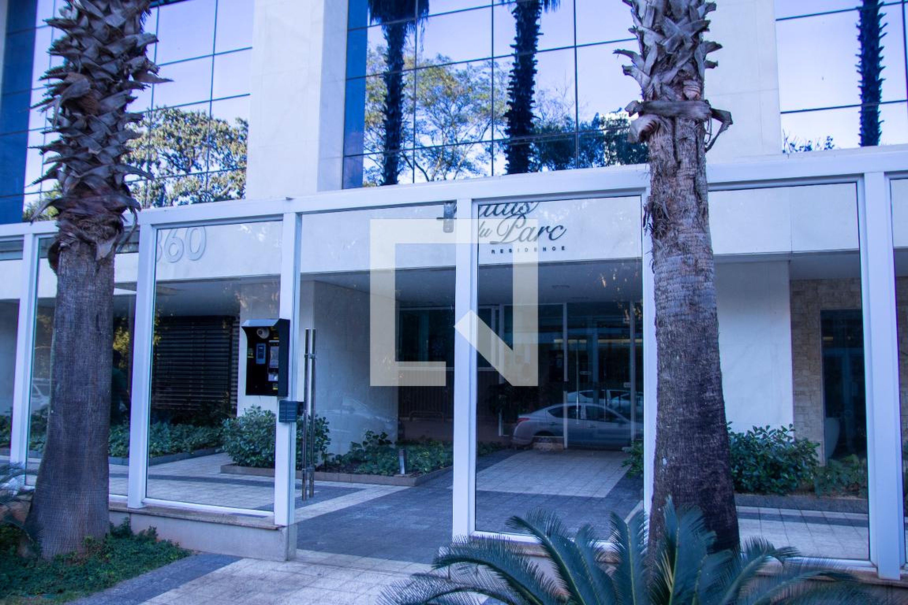 Fachada Condomínio em Avenida Americano do Brasil, 360