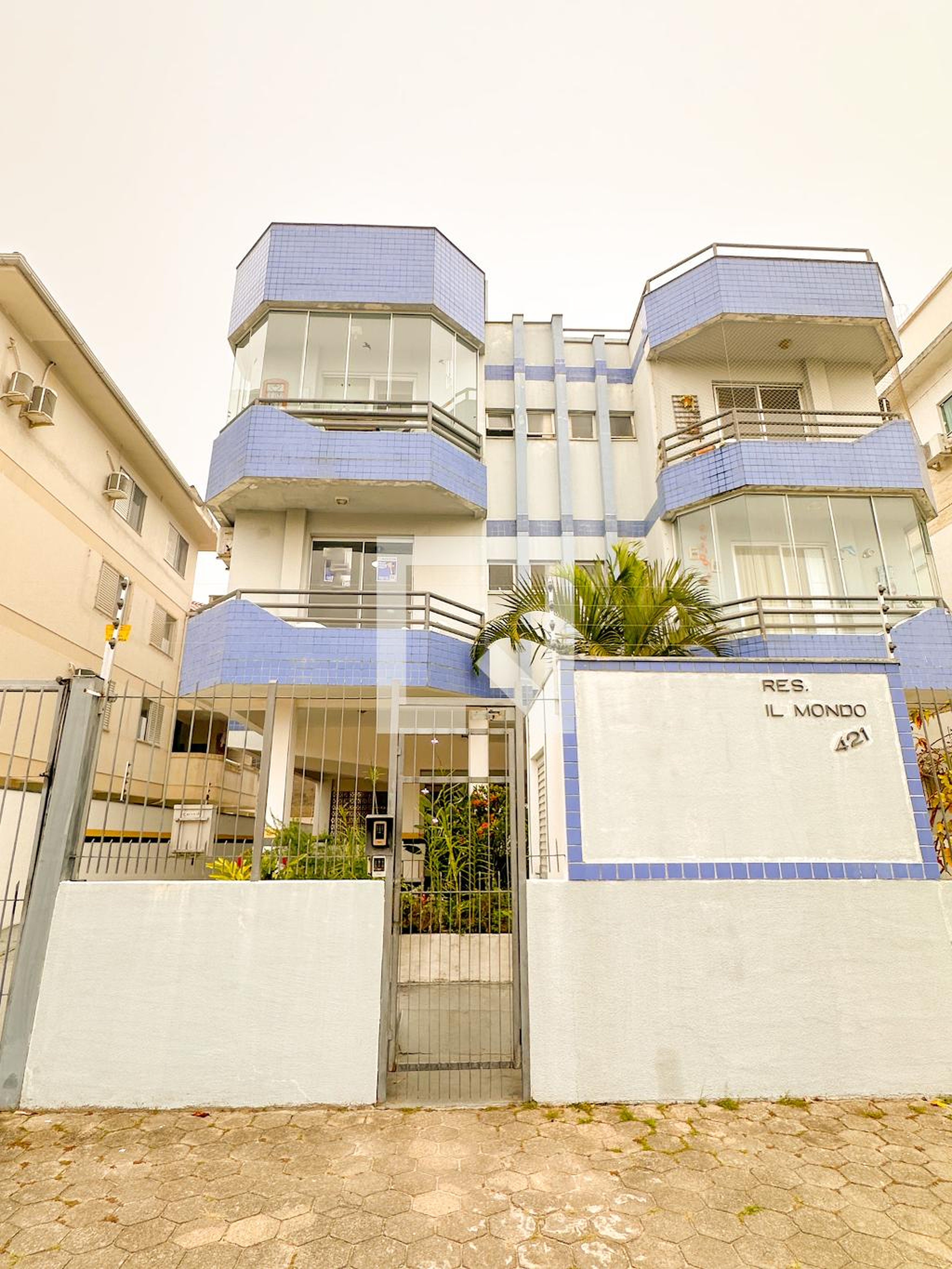Fachada Condomínio em Rua Martinho de Haro, 421
