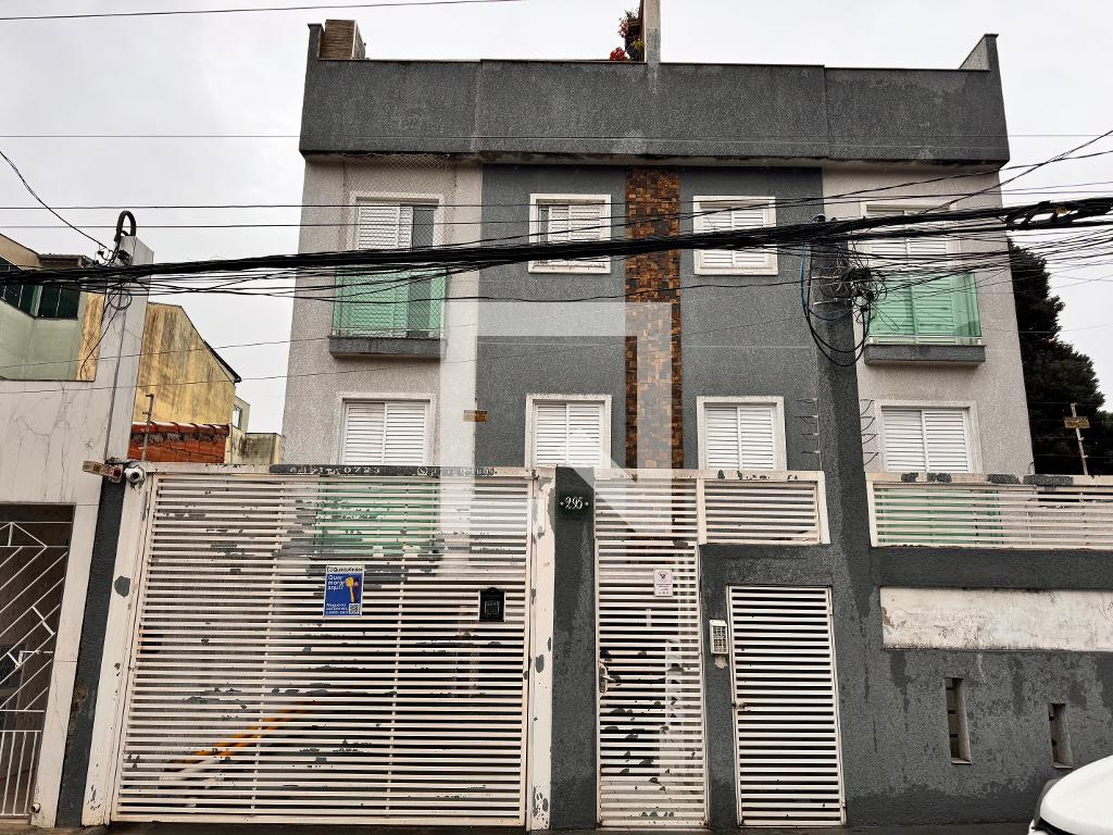 Fachada Condomínio em Rua Manoel Ferraz, 295