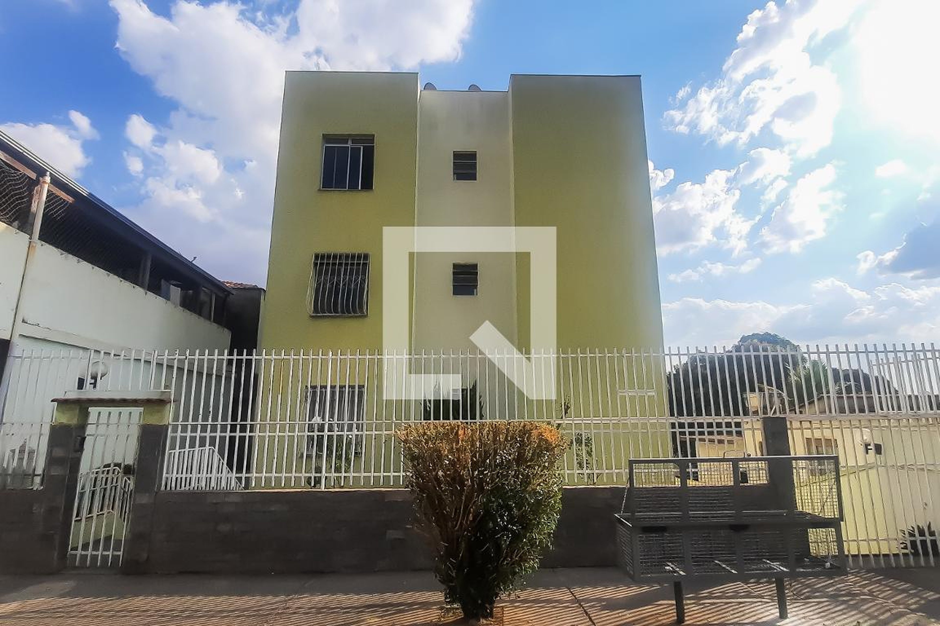 Fachada Condomínio em Rua Mombaça, 473