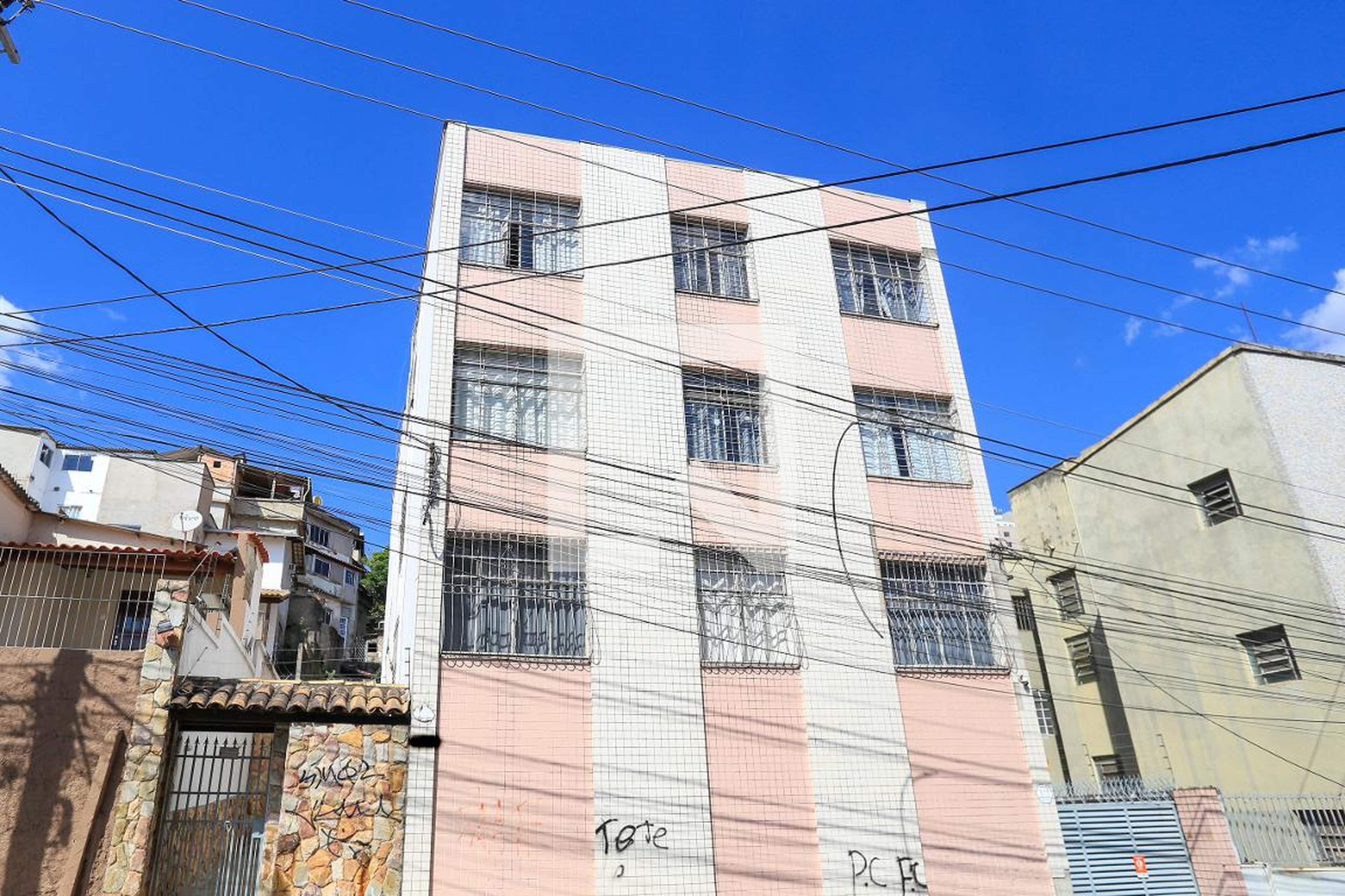 Fachada Condomínio em Rua Monte Alegre, 924