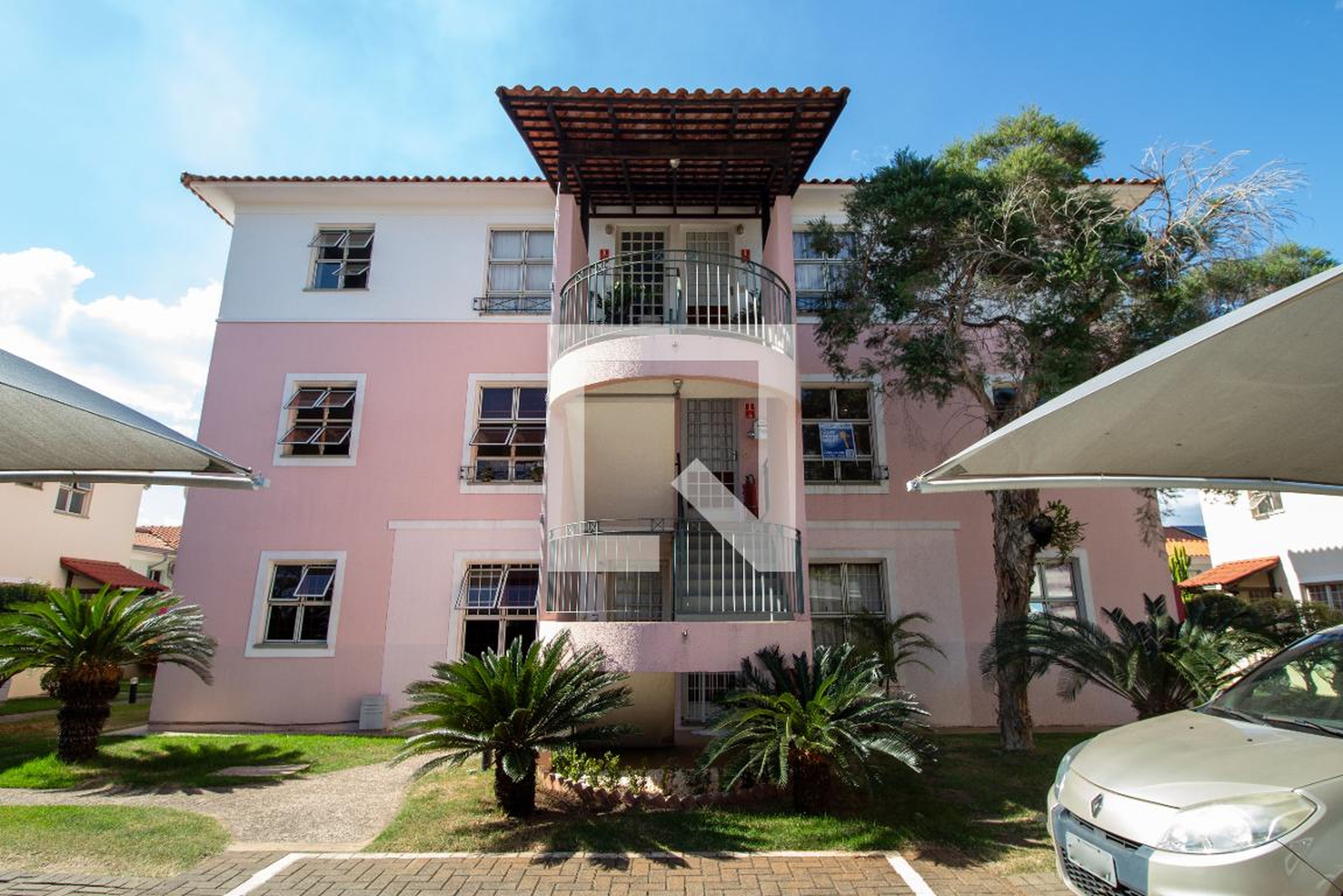 Fachada do Prédio Condomínio Violetas