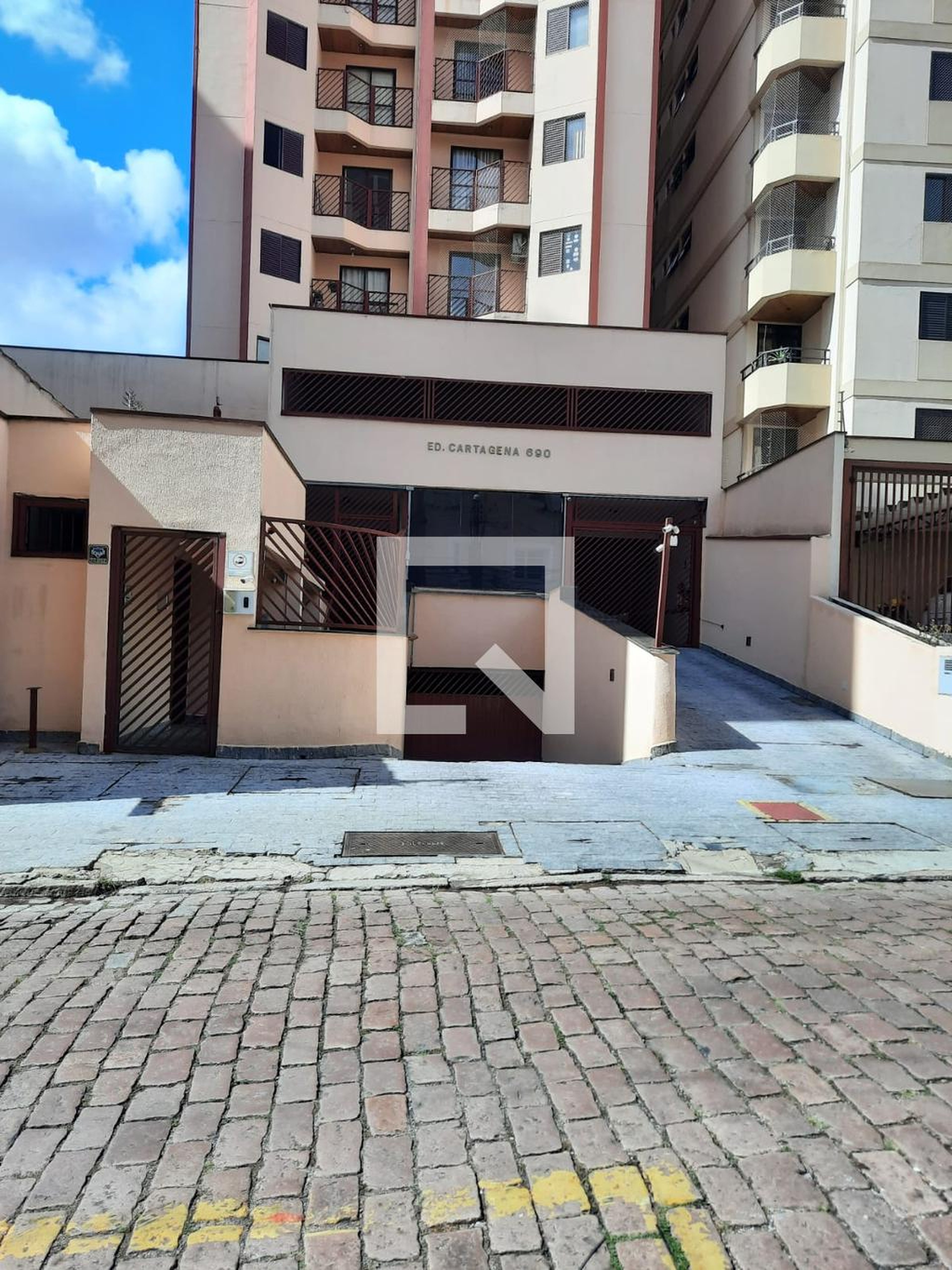 Fachada do Condomínio Condomínio em Rua Doutor Quirino, 690