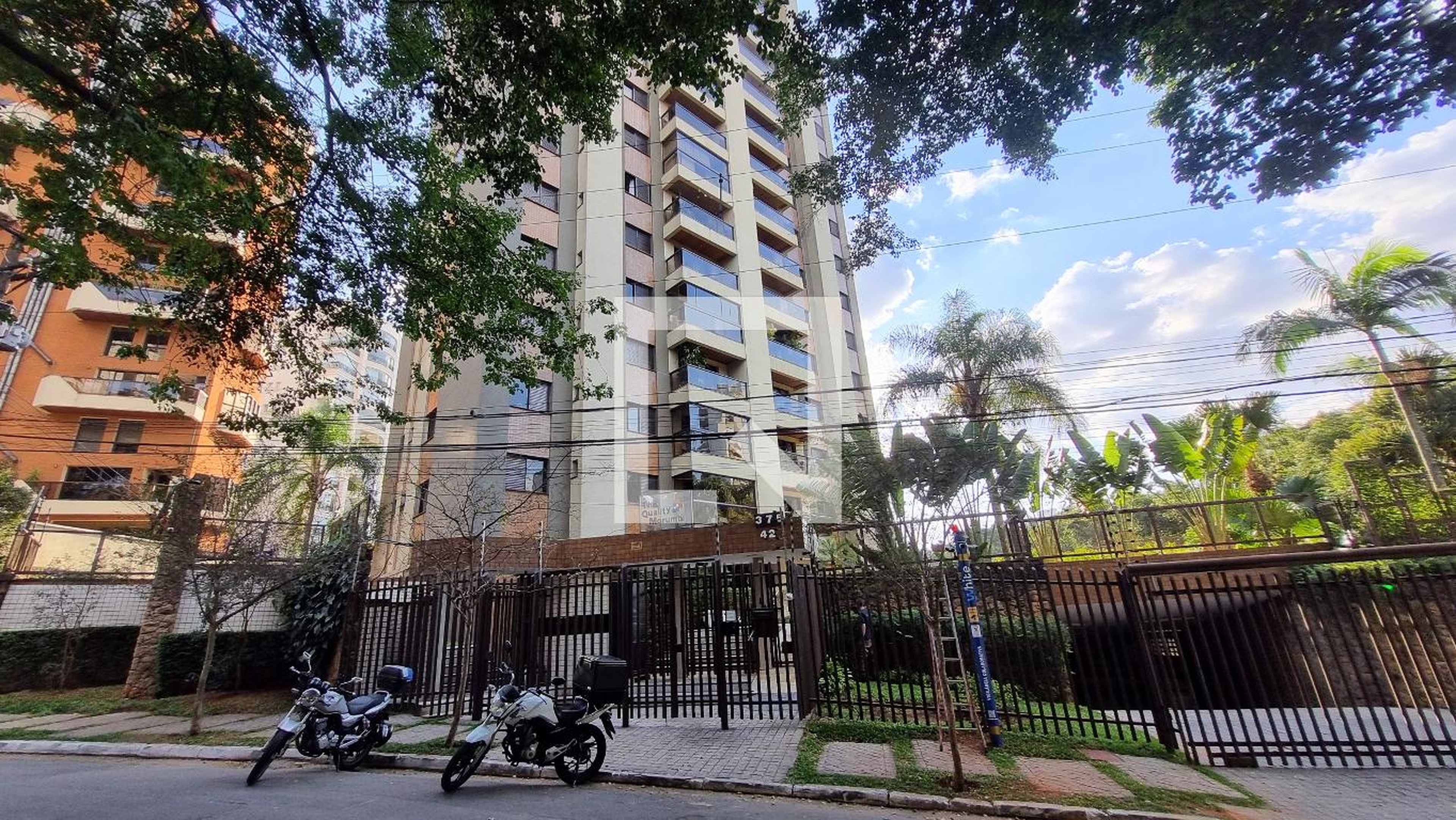 Fachada Condomínio em Rua Doutor James Ferraz Alvim, 122