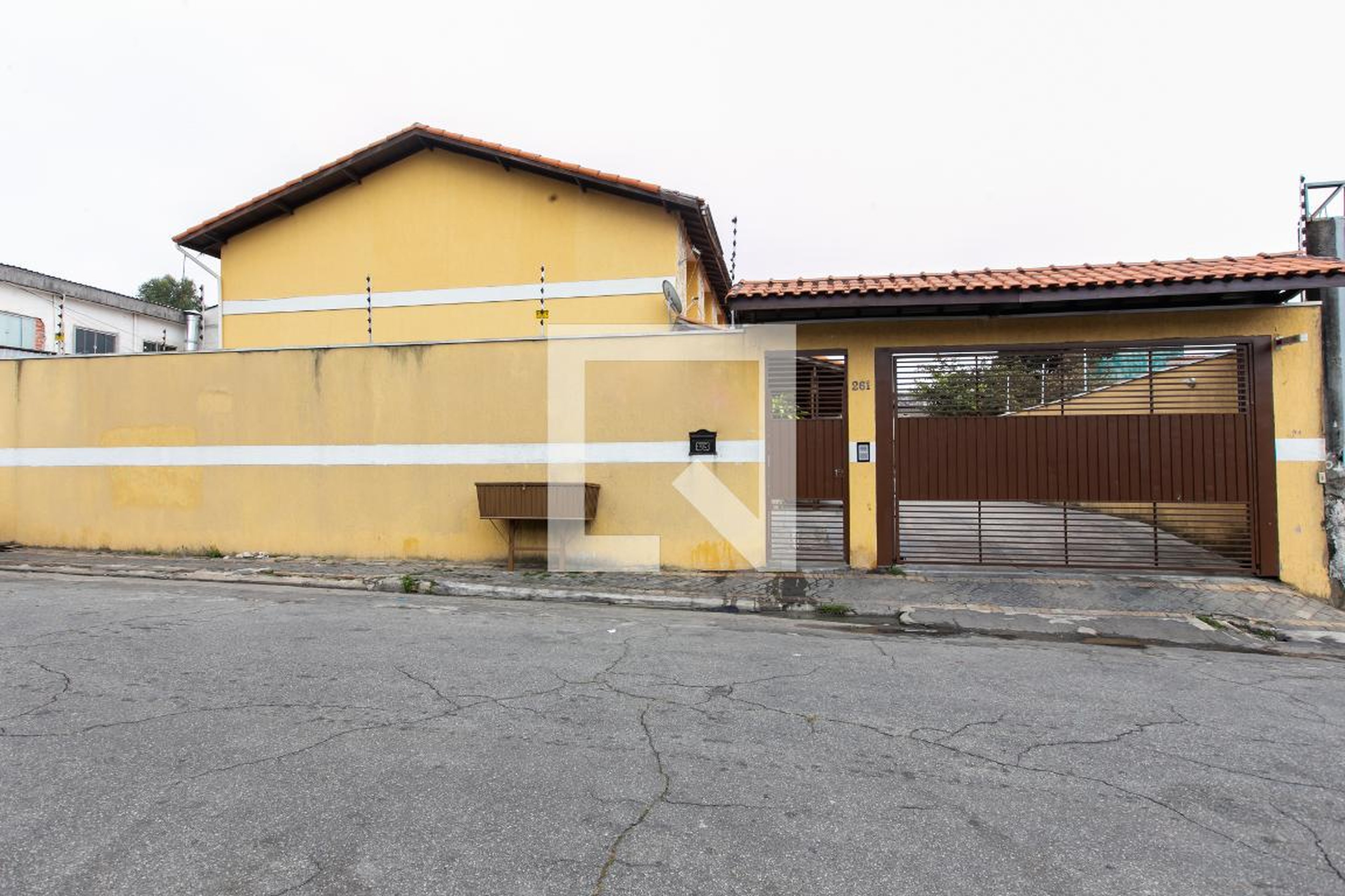 Fachada do Condomínio Condomínio em Rua Juçaral, 261