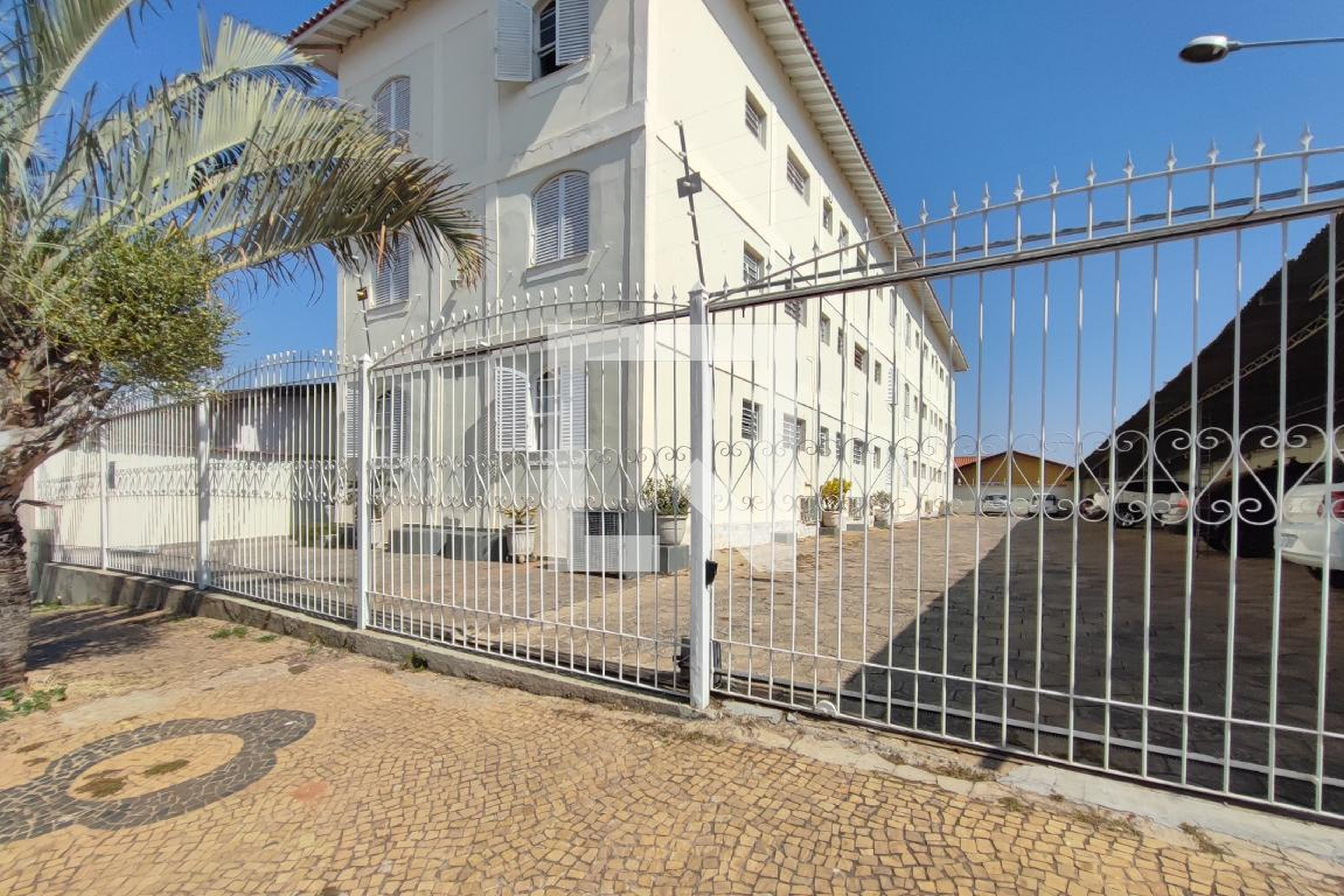 Fachada do Condomínio Condomínio em Rua Mogi Mirim, 1538