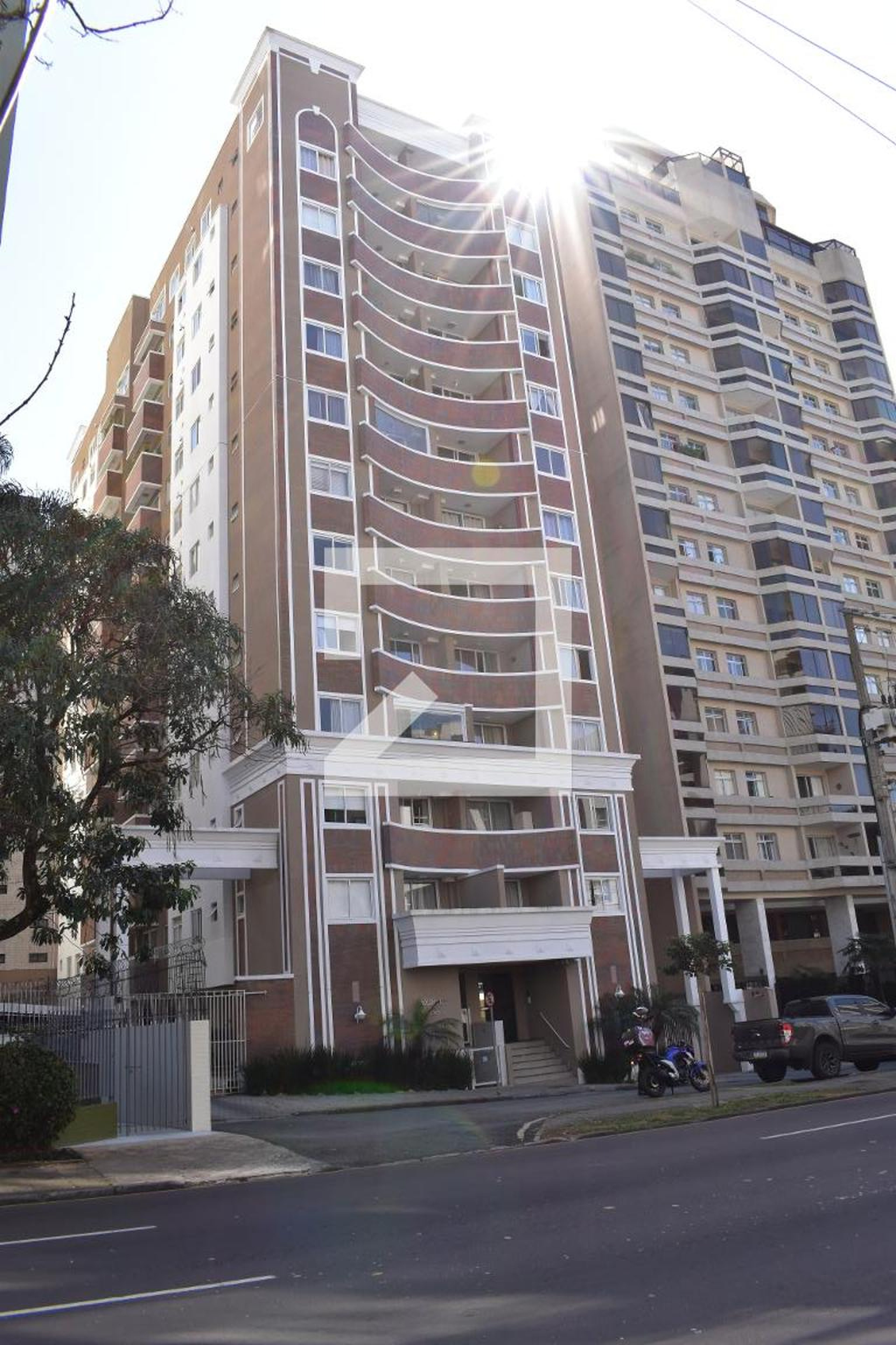 Fachada do prédio Condomínio Dubai