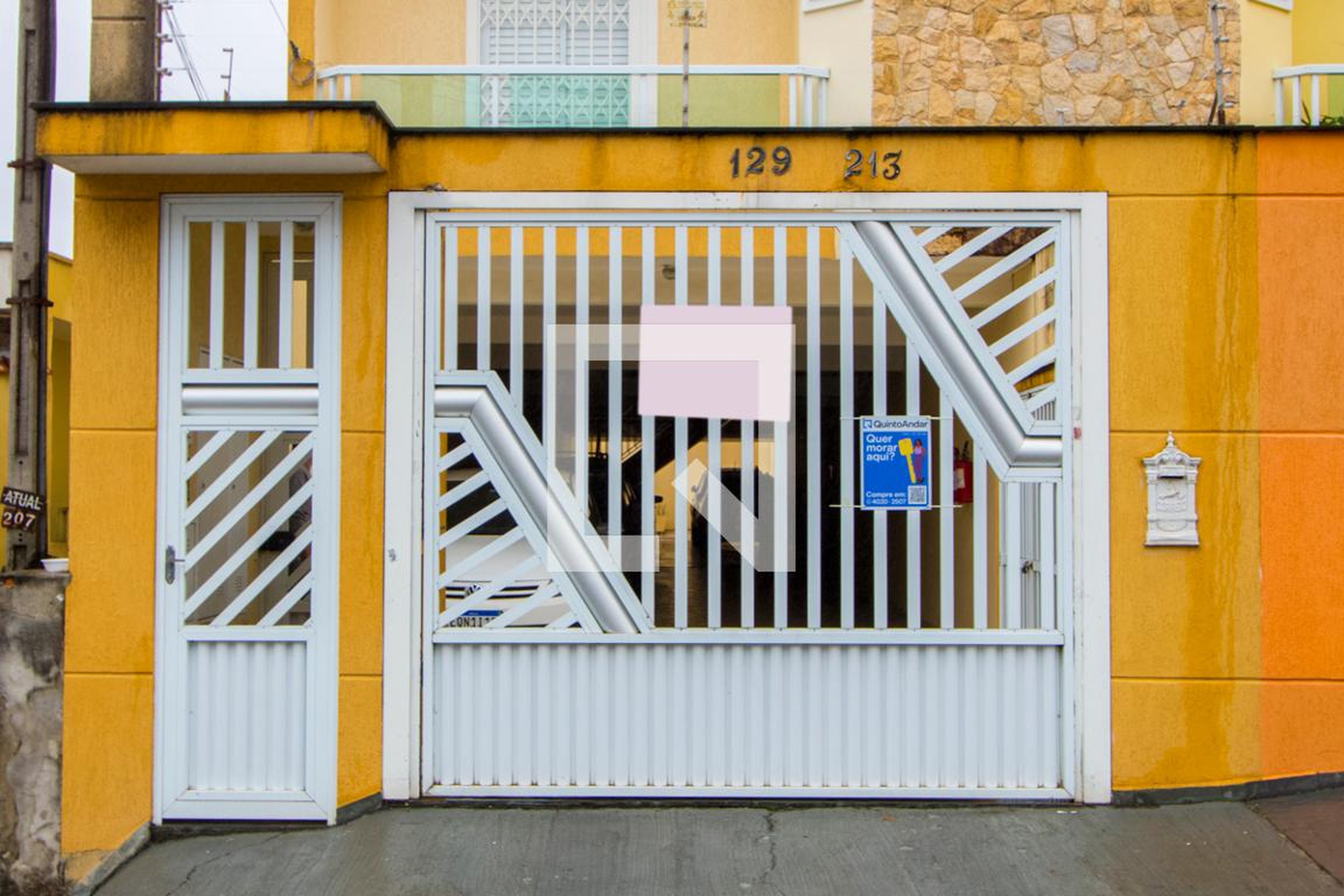 Fachada Condomínio em Rua Clélia, 129