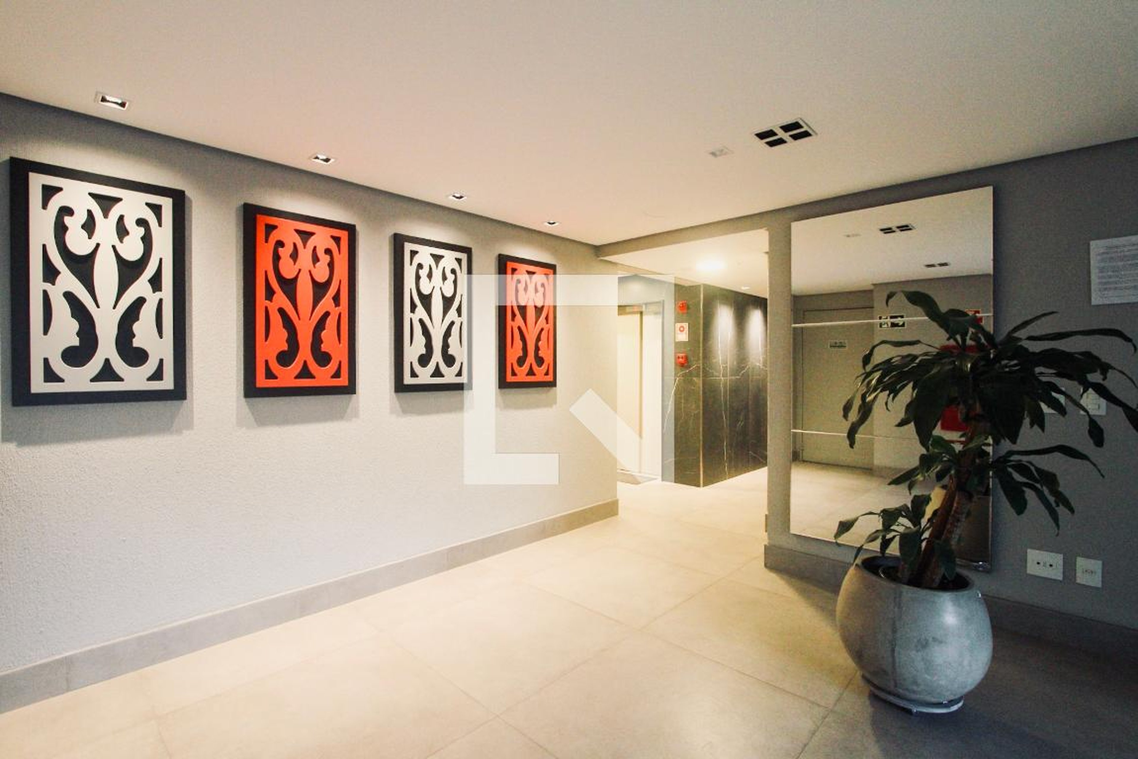 Hall Condomínio em Travessa Desembargador Viêira Píres, 100