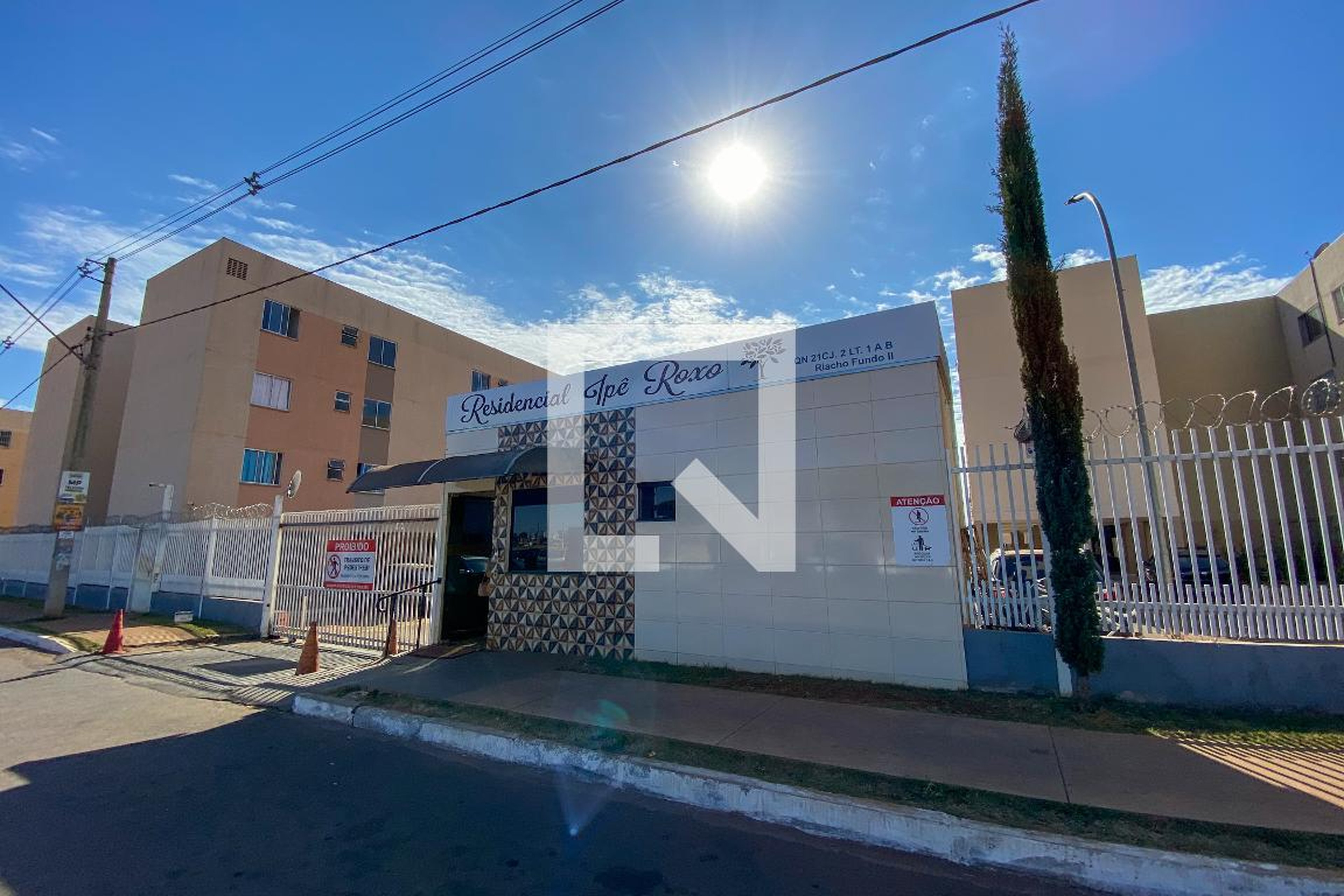 Fachada Condomínio em Q N, 21