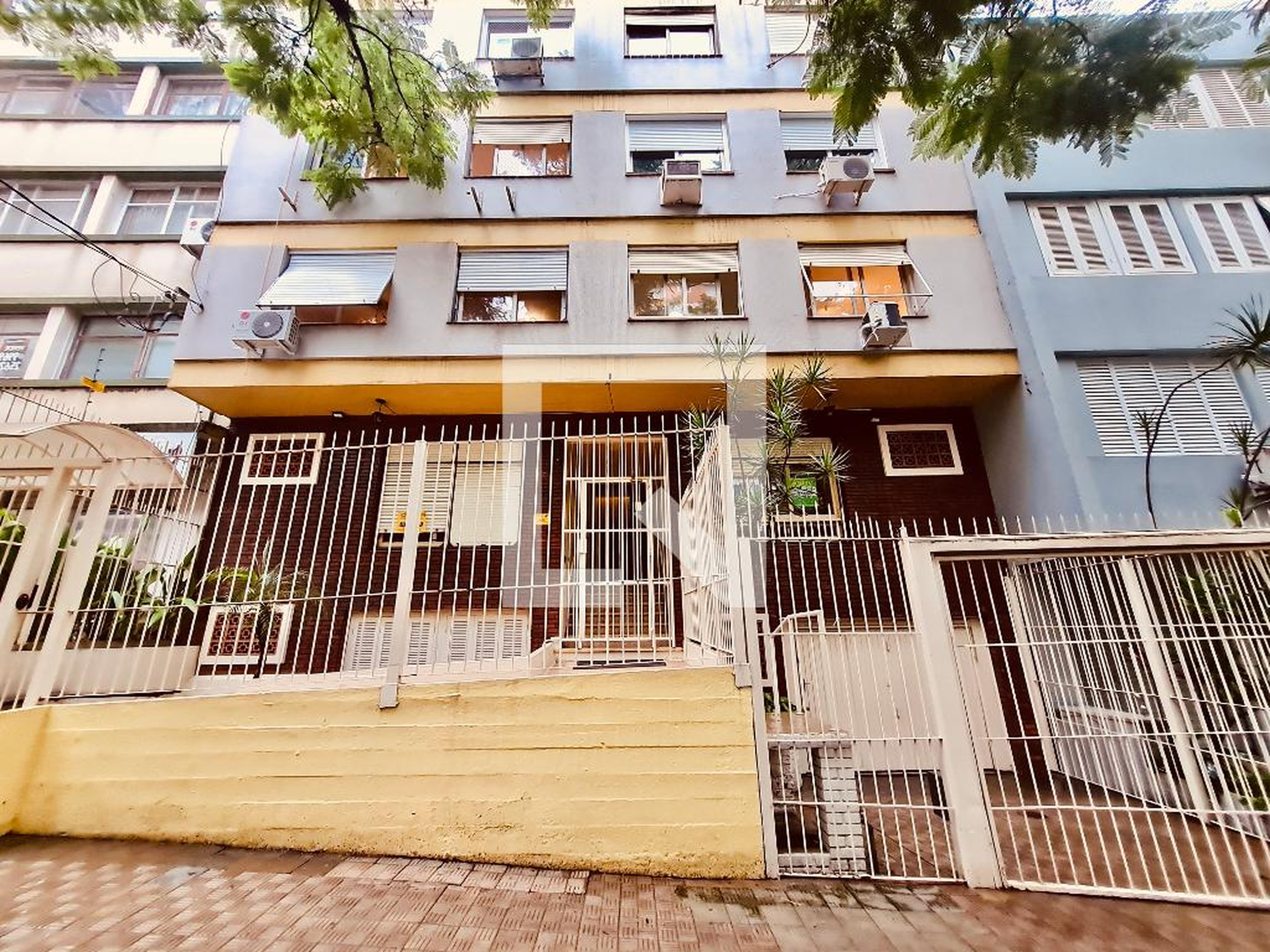 Fachada Condomínio em Rua Garibaldi, 900