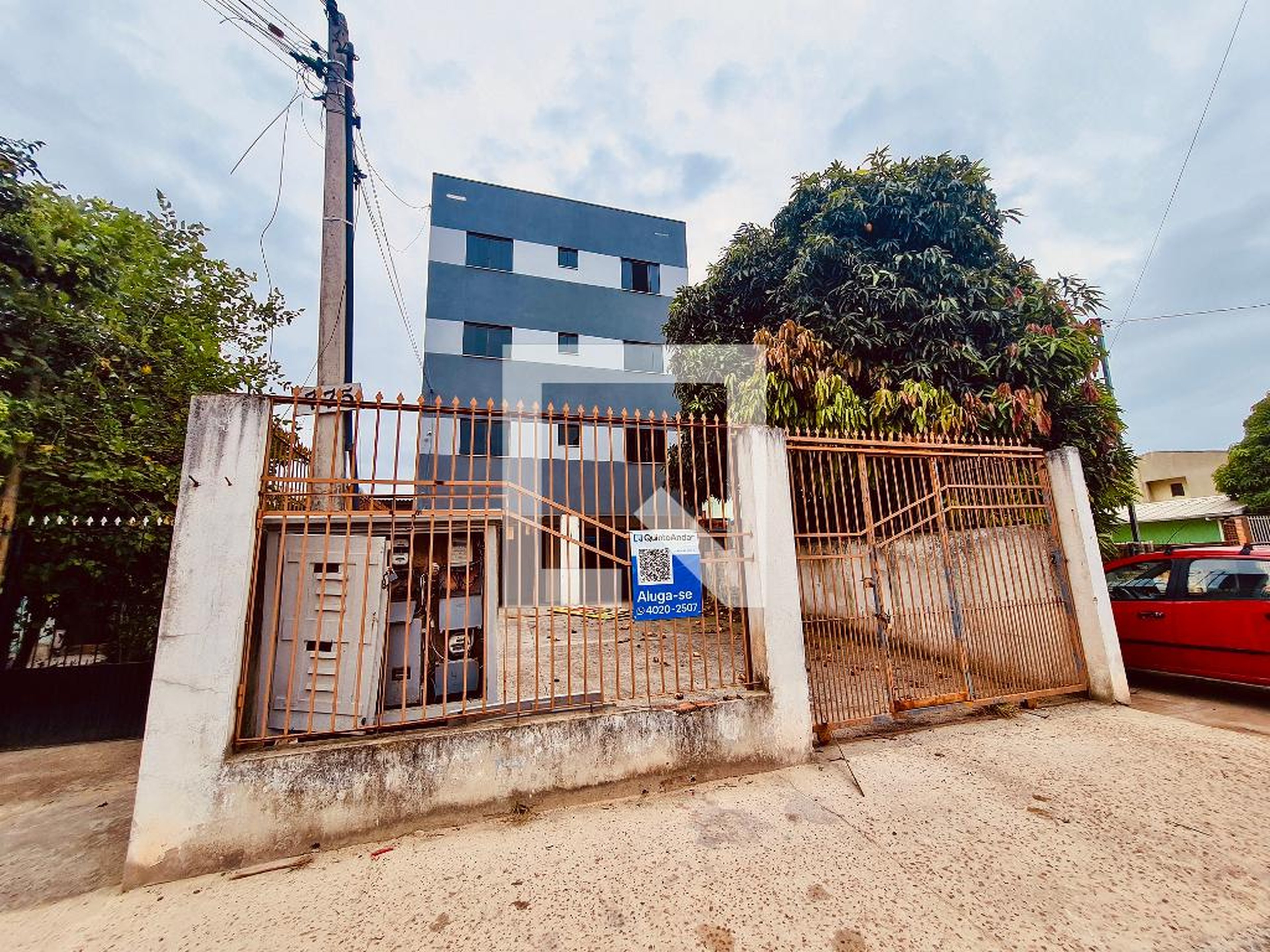 Fachada Condomínio em Rua Santa Rosa de Lima, 765