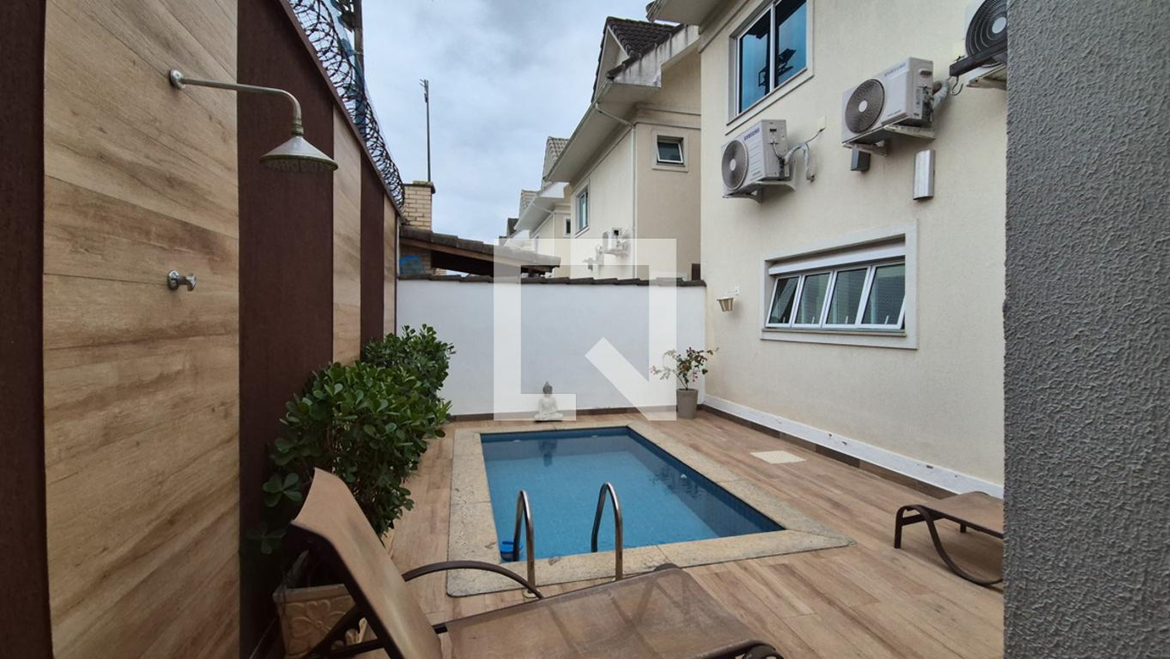 Área externa - Sunrise House Garden