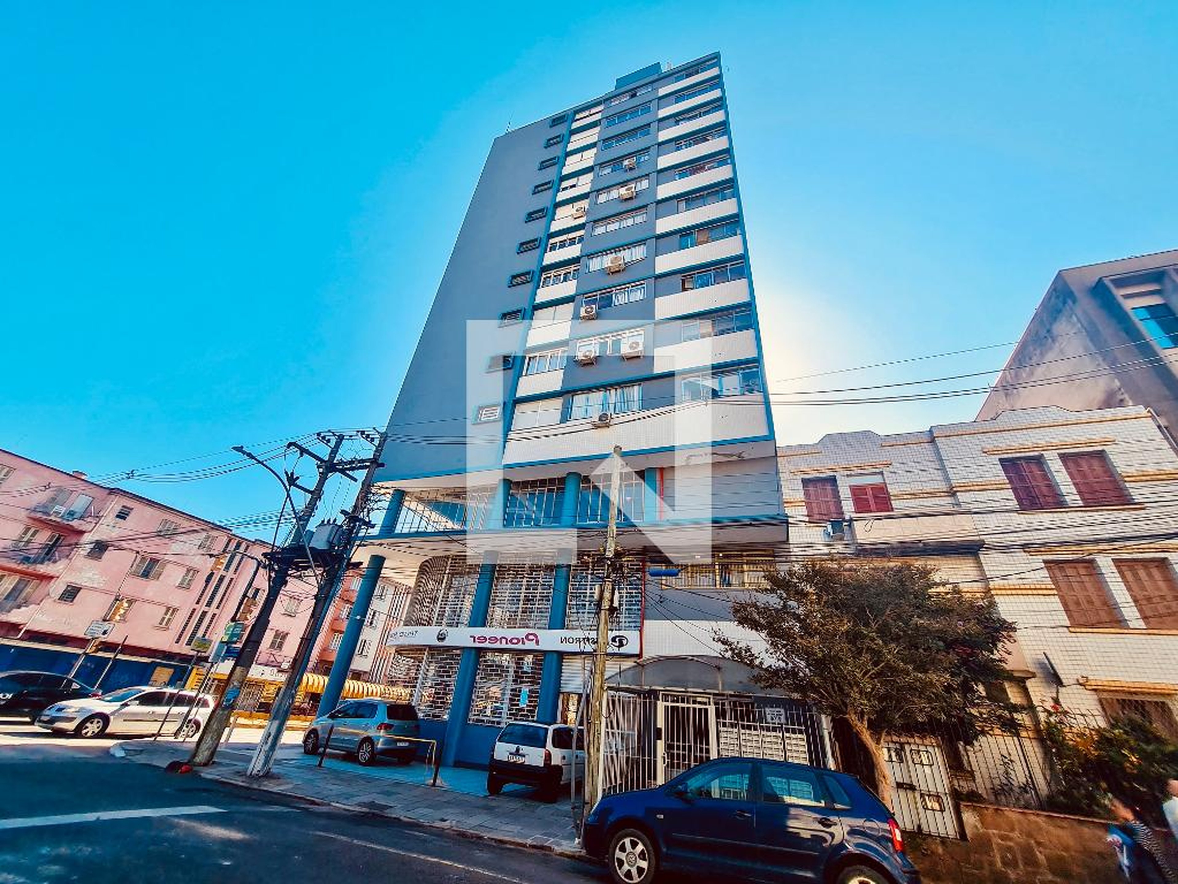 Fachada Condomínio em Rua Ernesto Alves, 170