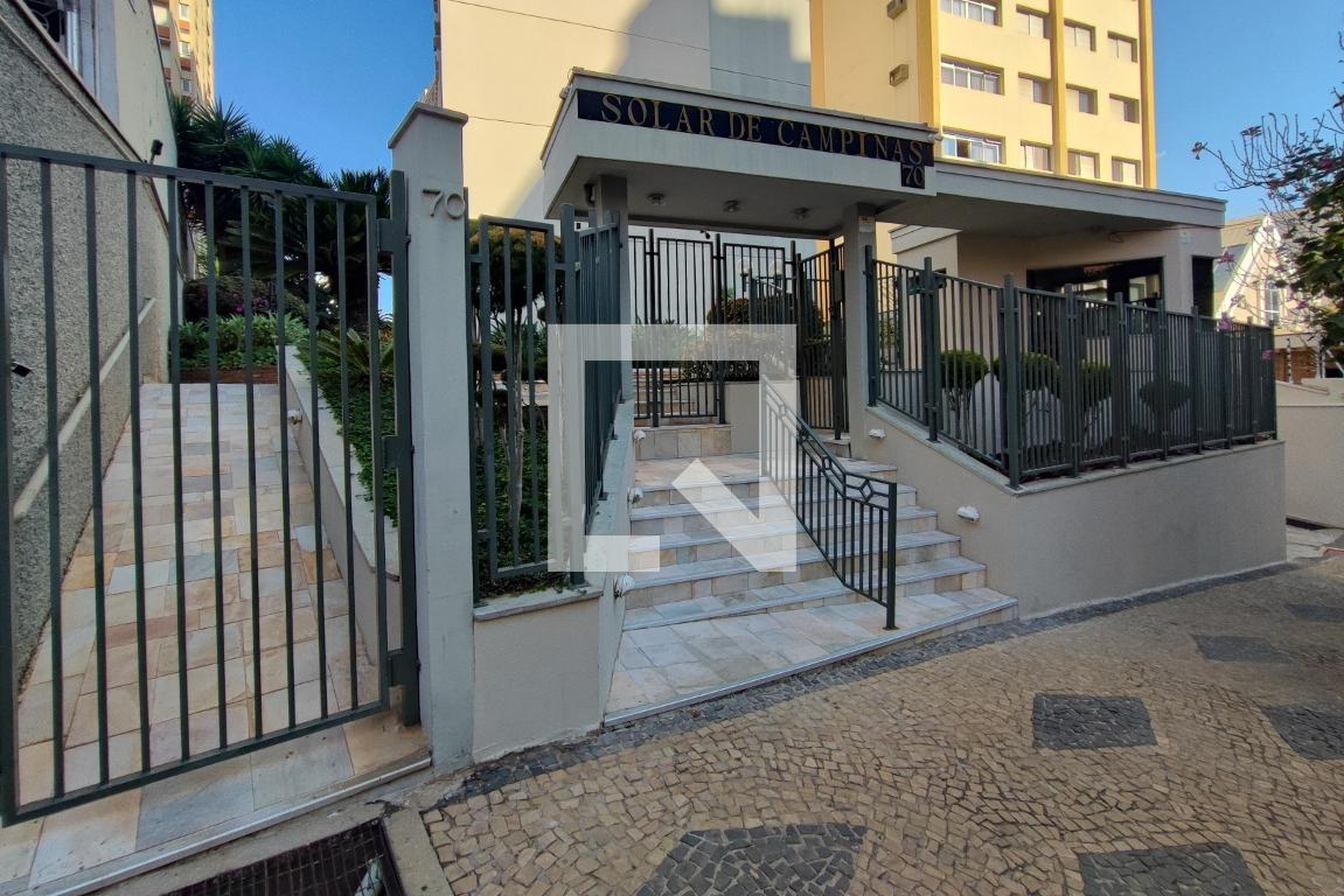 Fachada do Condomínio Condomínio em Rua Joaquim Novaes, 70