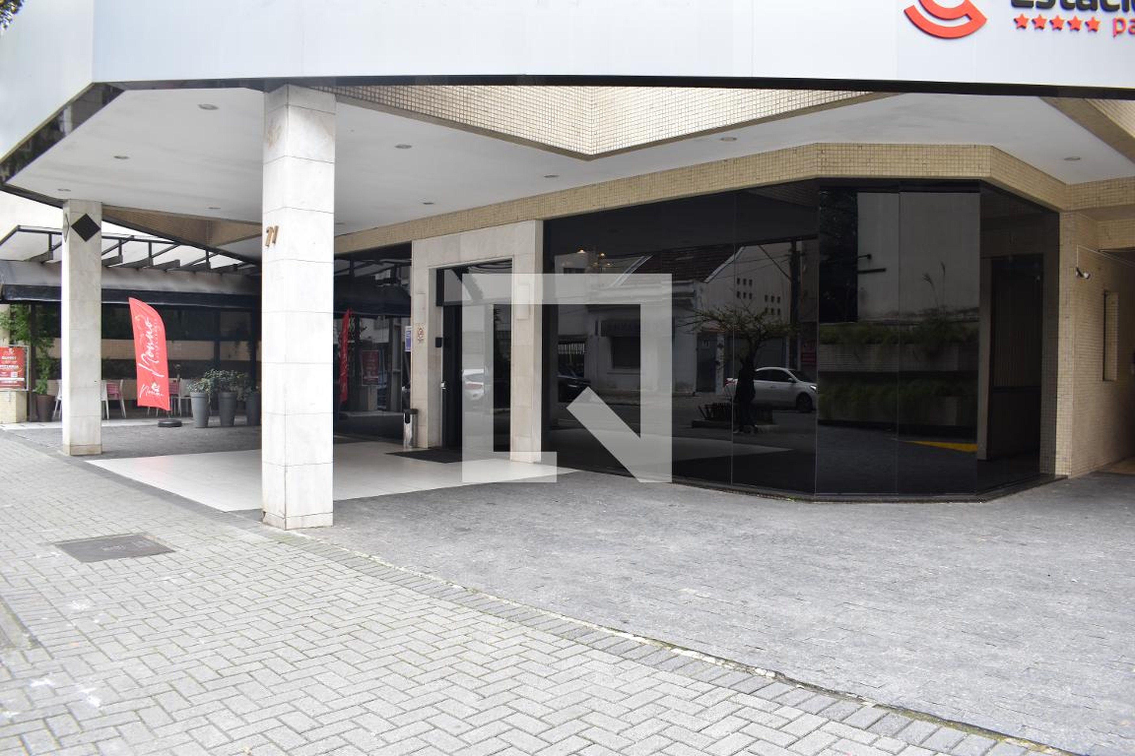 Fachada do condomínio Edifício Sant Michel