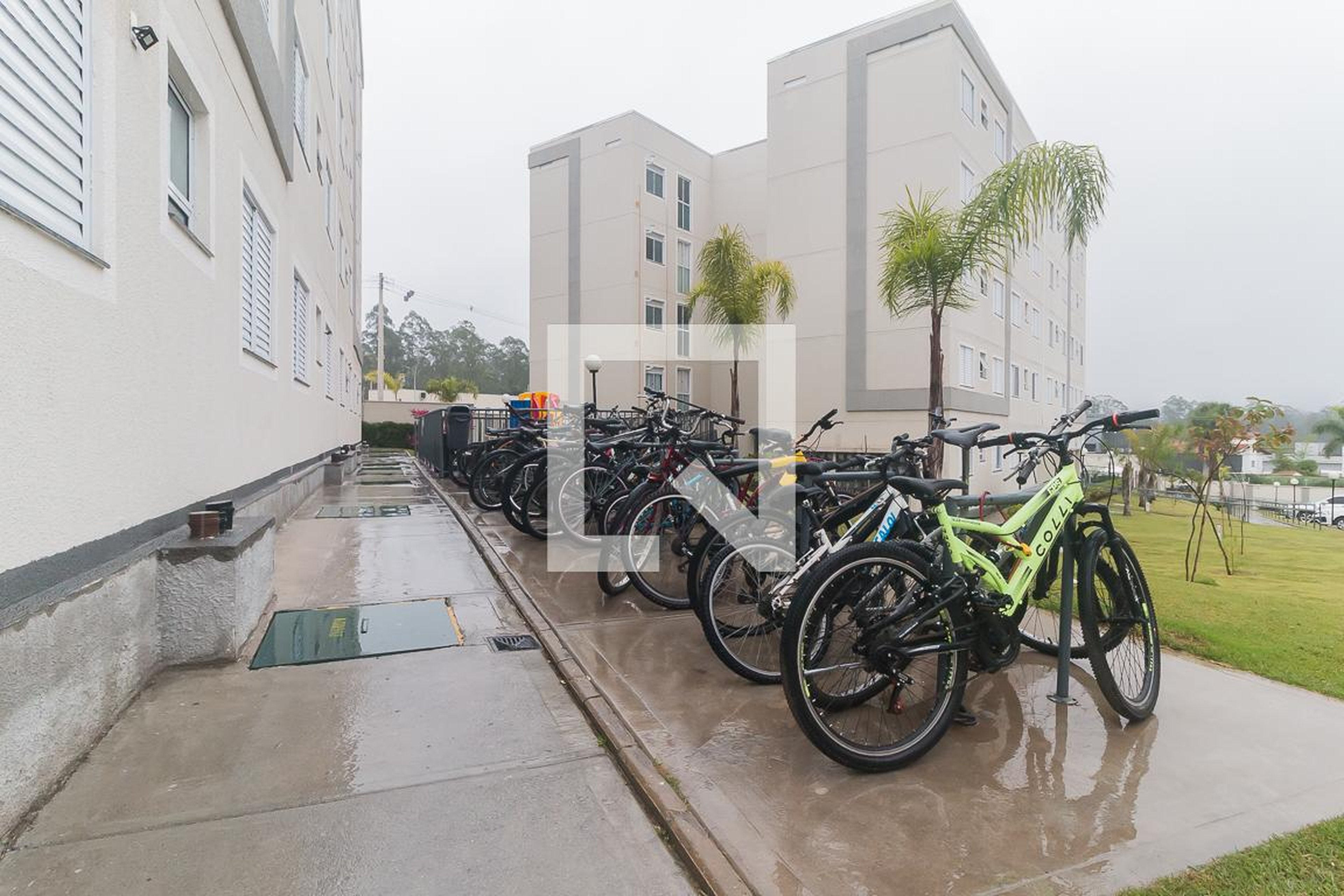 Bicicletário Condomínio em Estrada do Beija Flor, 330