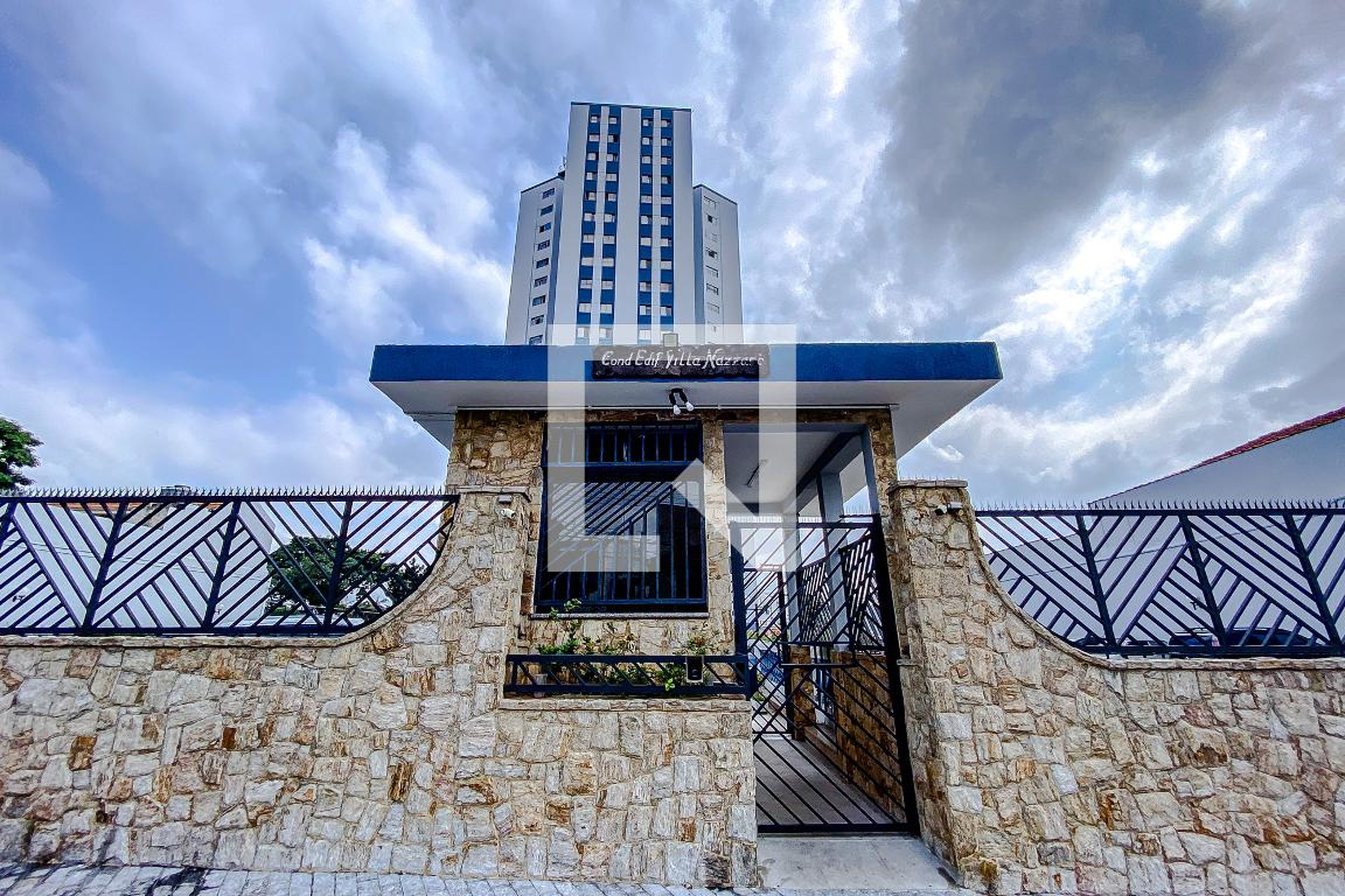 Fachada Condomínio em Rua Atalaia Velha, 150