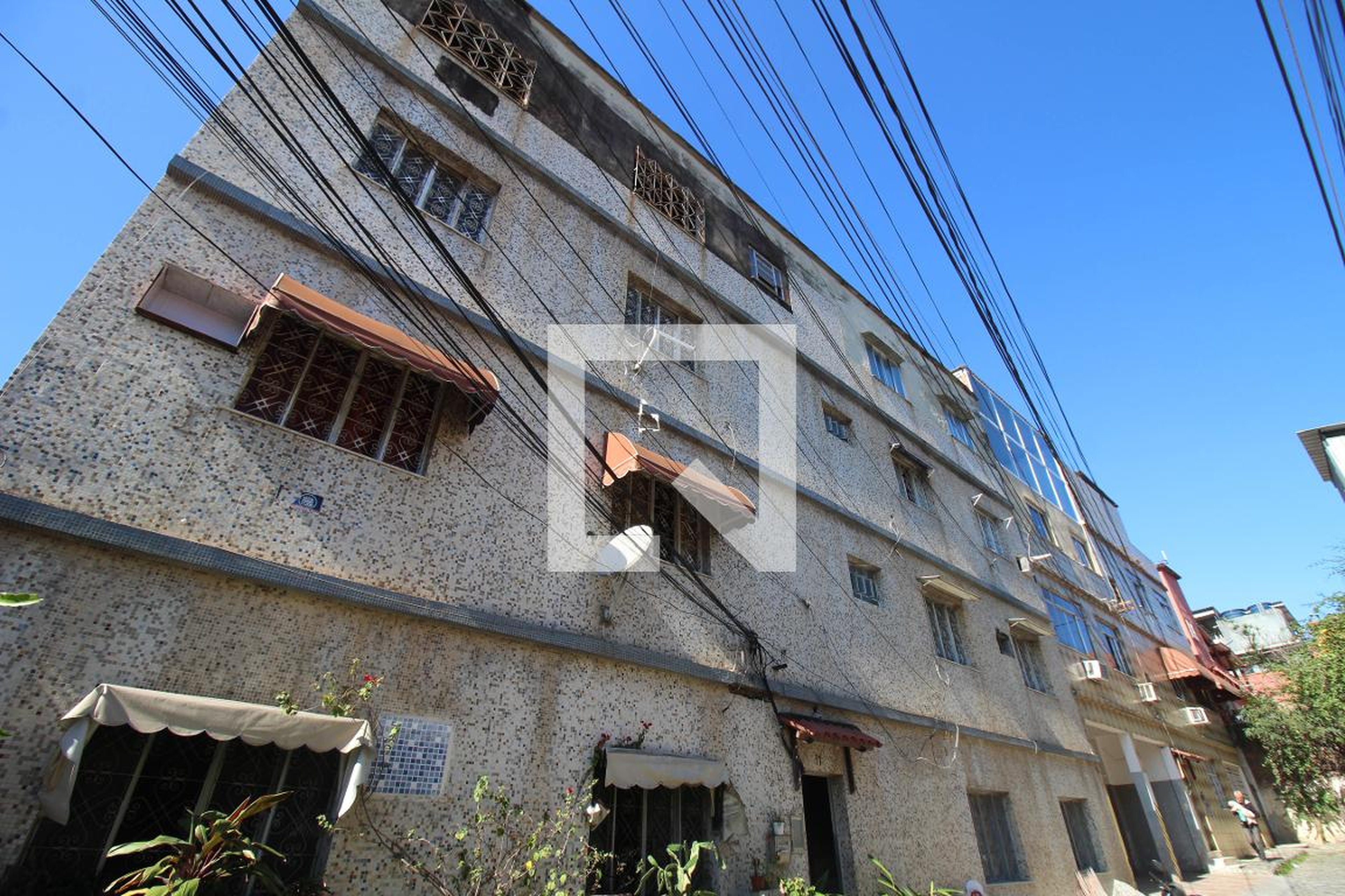 Fachada do Prédio Condomínio em Estrada Antônio José Bitencourt, 498