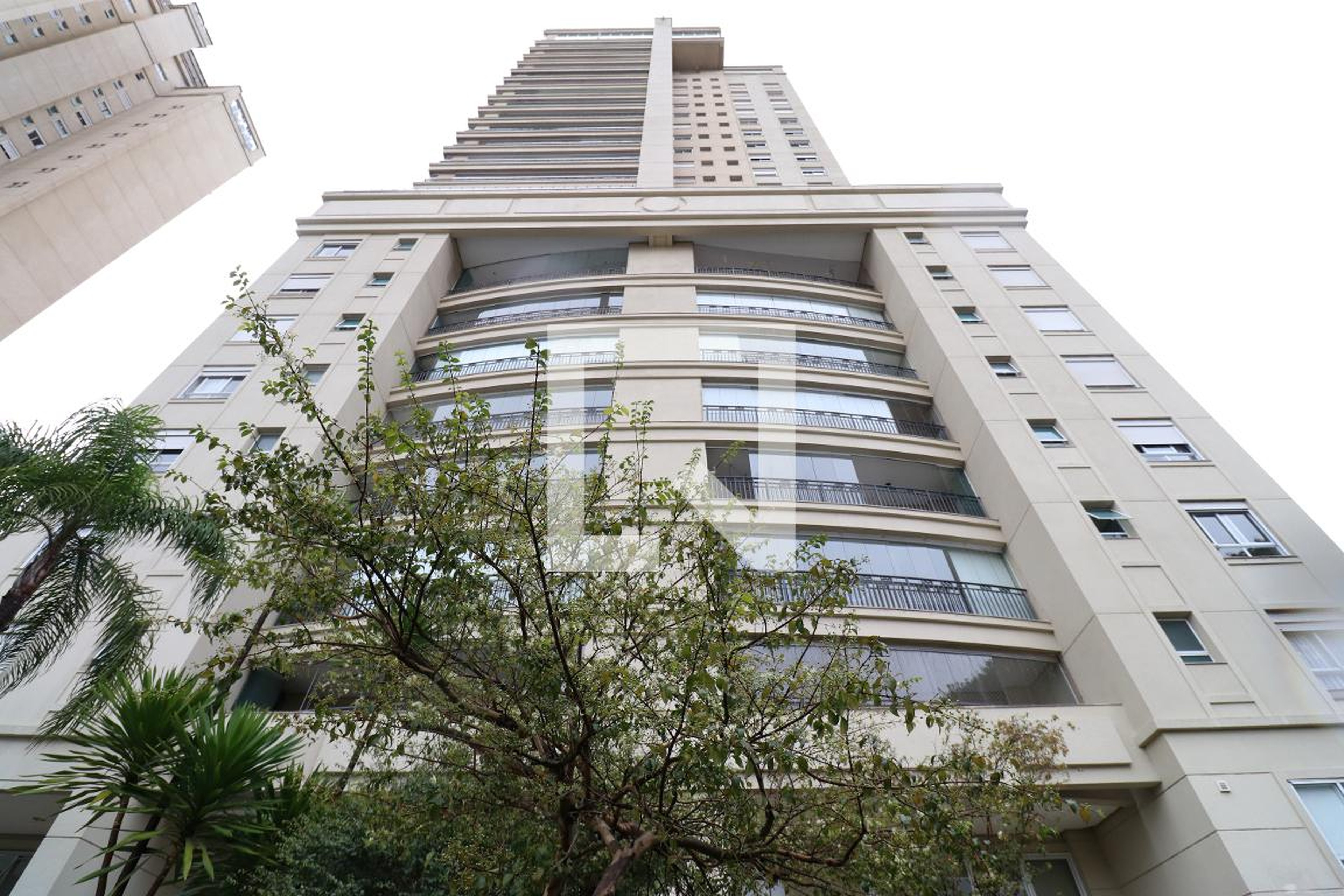 Fachada Condomínio em Rua Fábia, 523