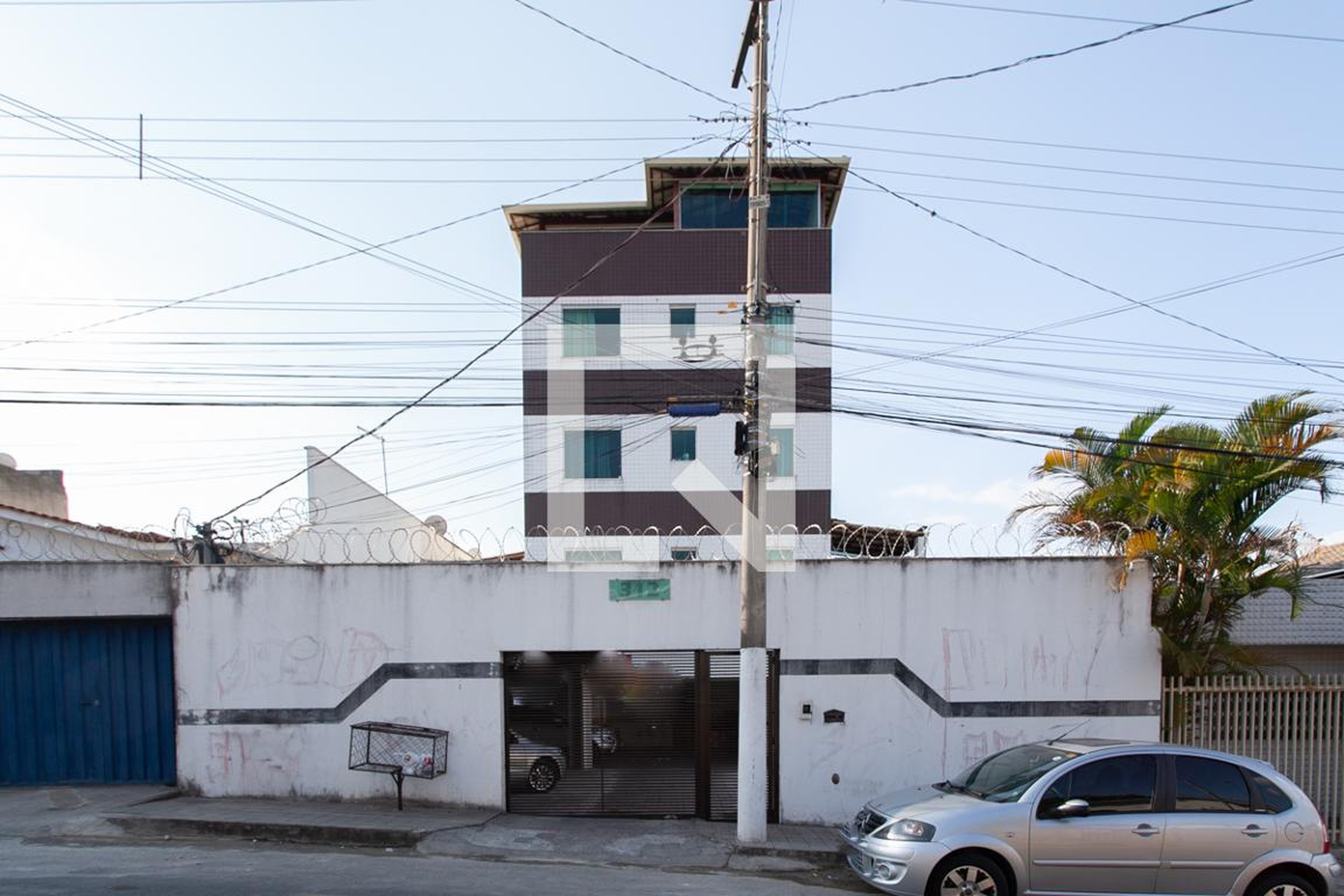 Fachada Condomínio em Rua Alberto de Freitas Ramos, 312