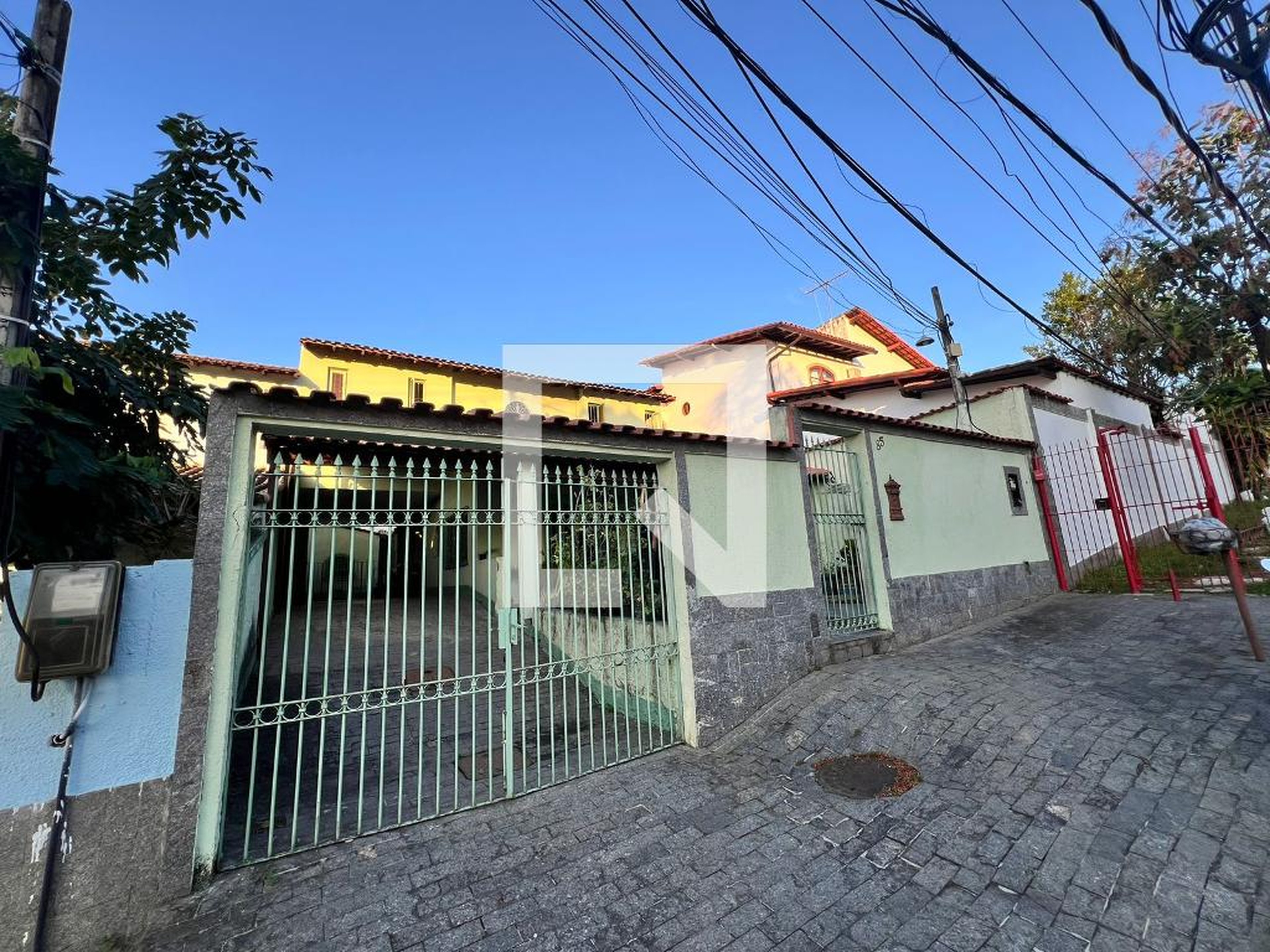 Fachada Condomínio em Rua Iza Carrijo, 85