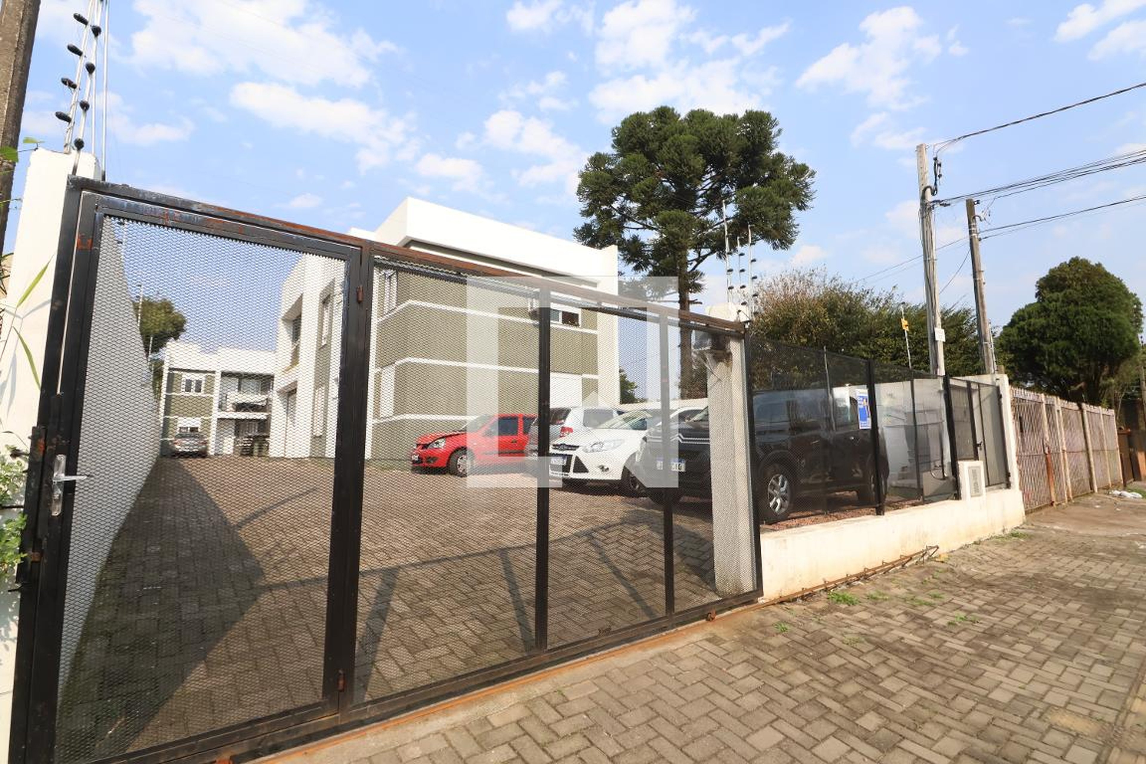 Fachada Condomínio em Rua Osvaldo Cruz, 527