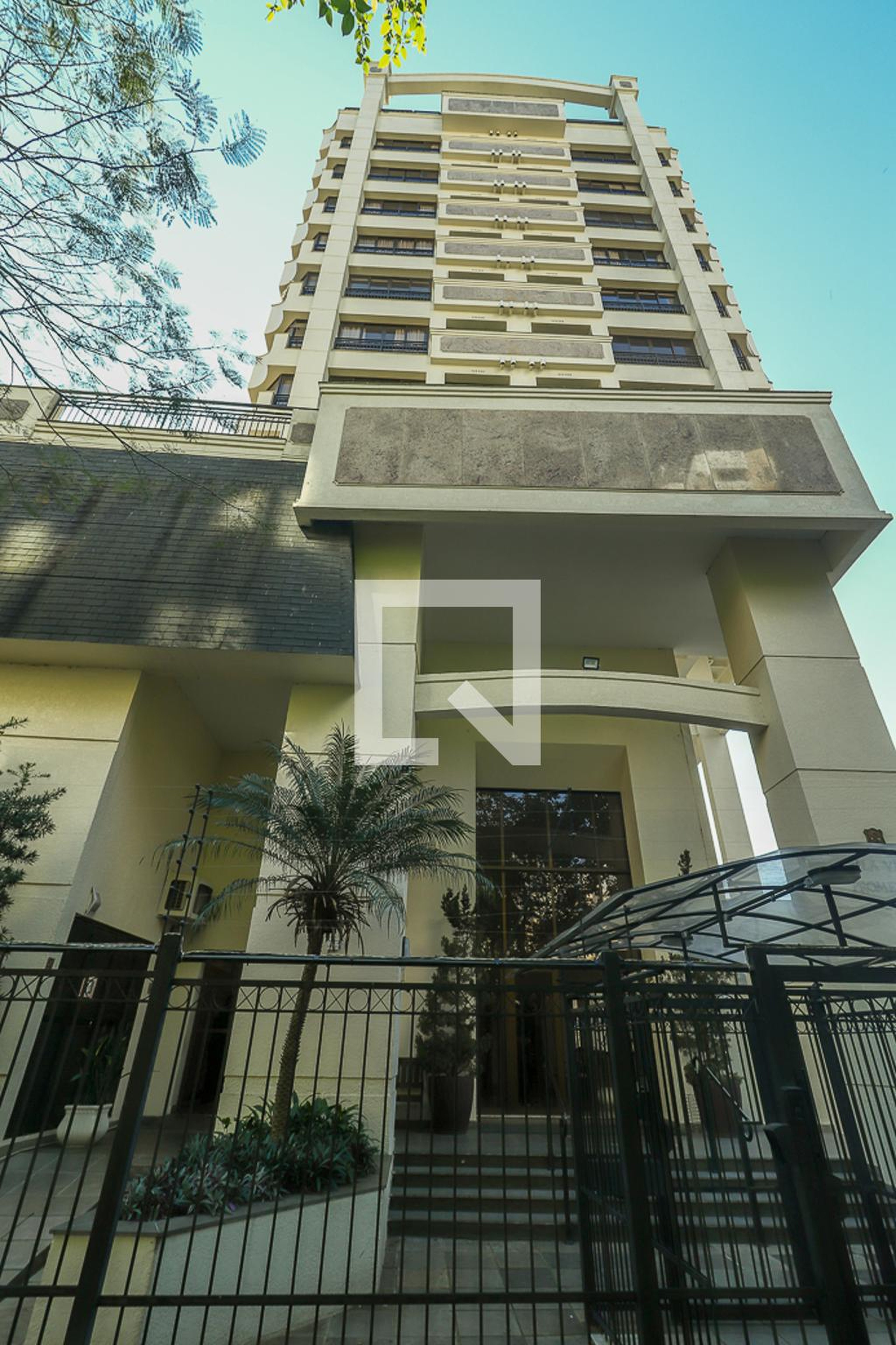 Fachada Condomínio em Rua Tito Lívio Zambecari, 332