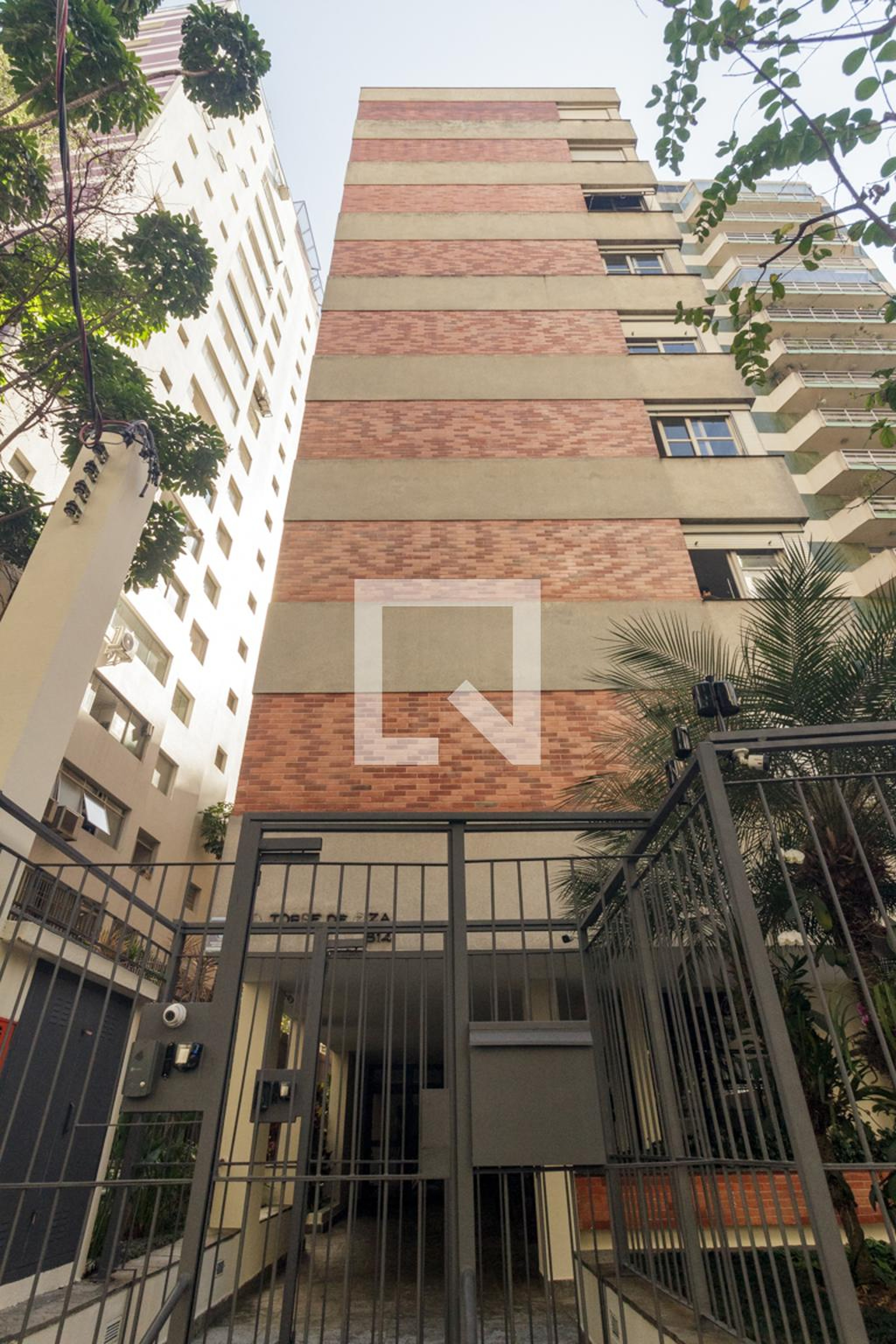 Fachada Condomínio Torre de Pisa