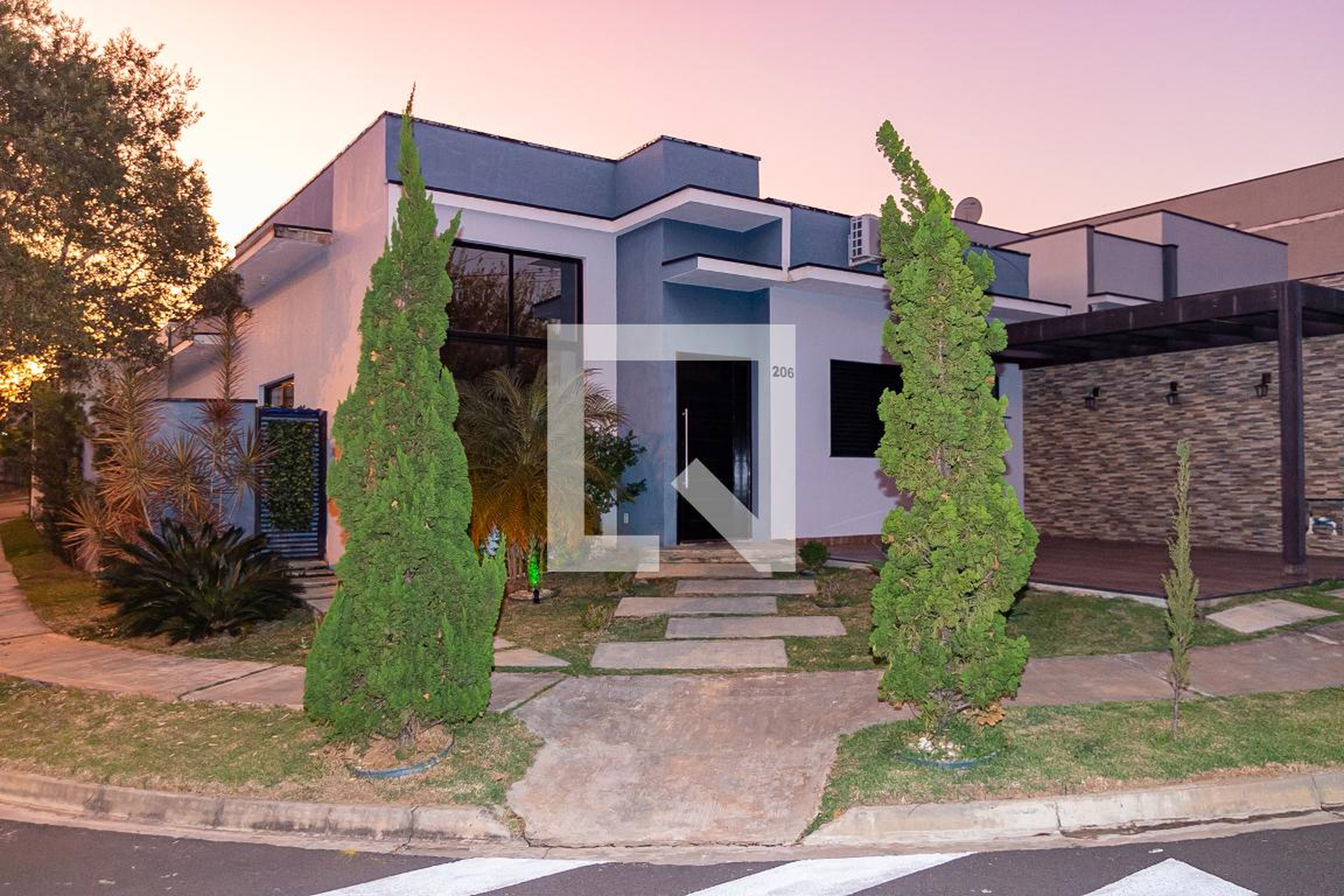 Fachada Condomínio em Rua Waldir Mozer, 206