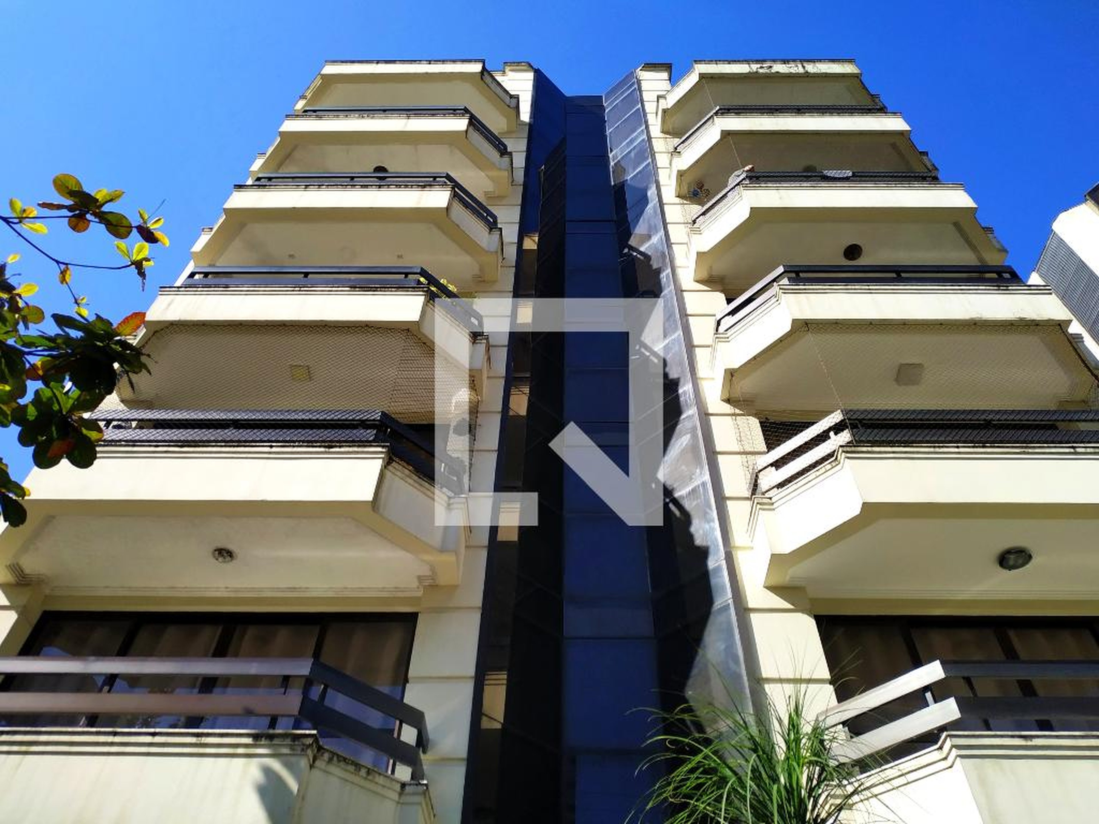 Fachada do Prédio Condomínio em Avenida Veraneio, 652