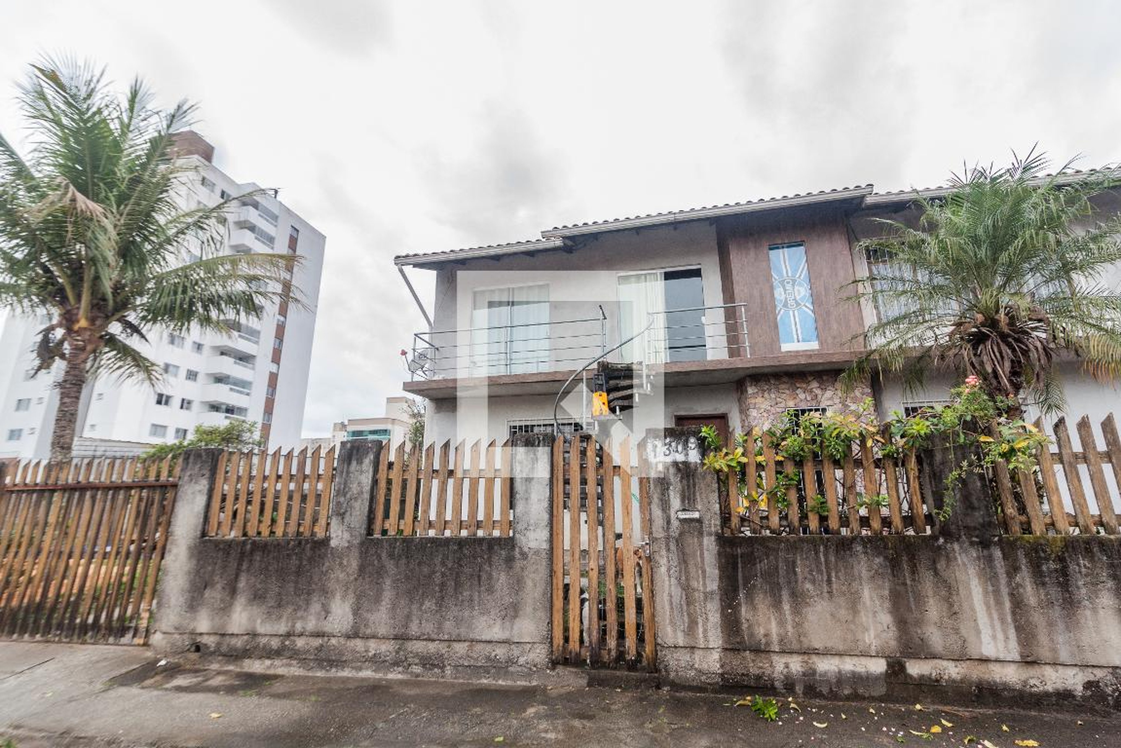 Fachada Condomínio em Rua Angelita Figueiredo, 1309