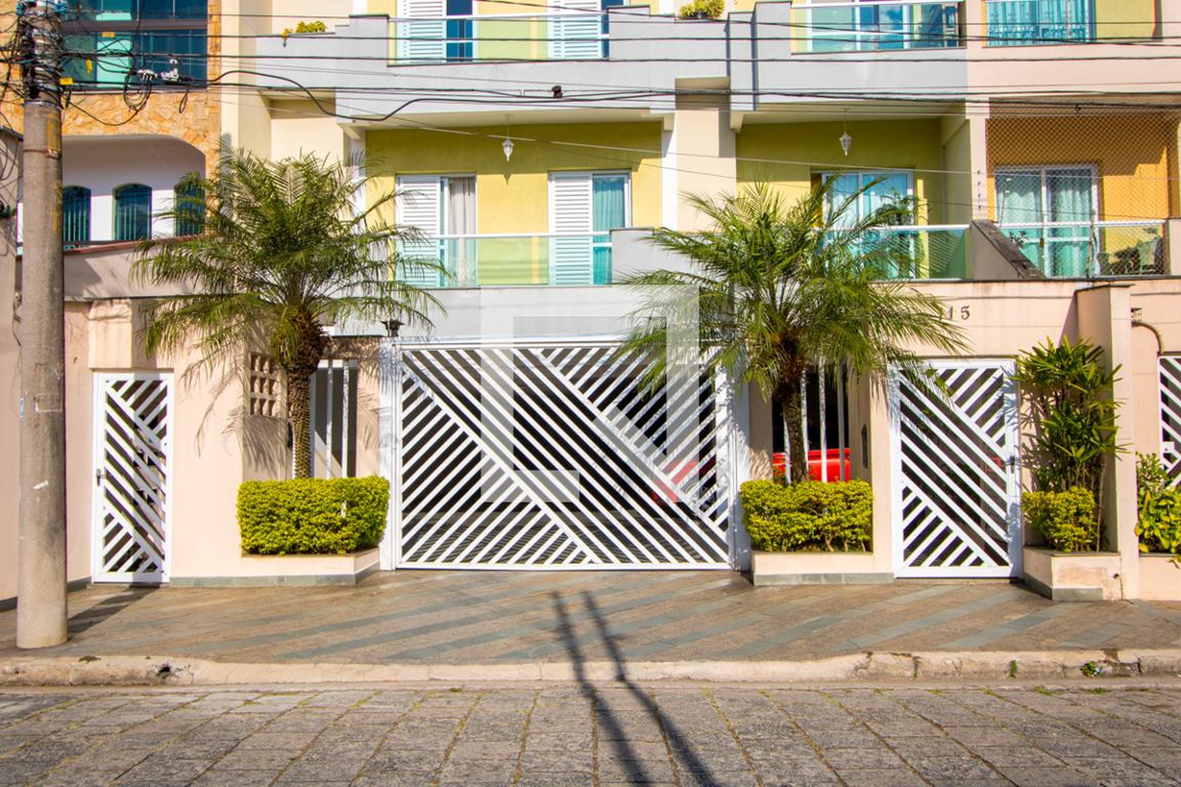 Fachada Condomínio em Rua General Antônio Neto, 115